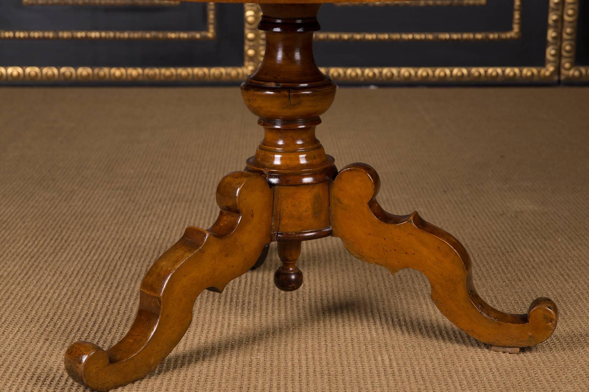 19th Century, South German Biedermeier Marquetry Table Walnut Root Veneer 3