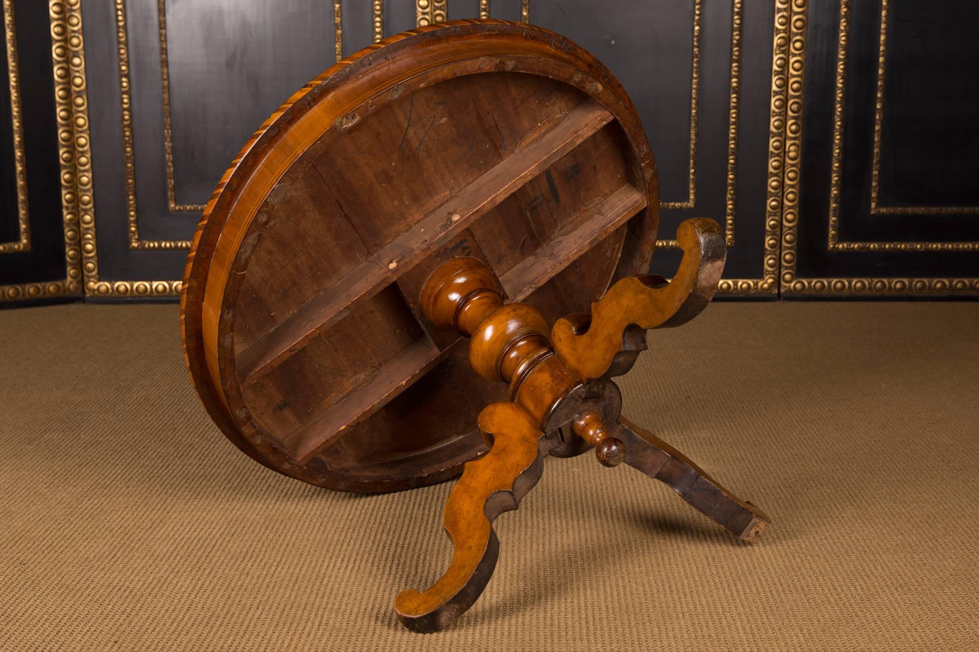 19th Century, South German Biedermeier Marquetry Table Walnut Root Veneer 4