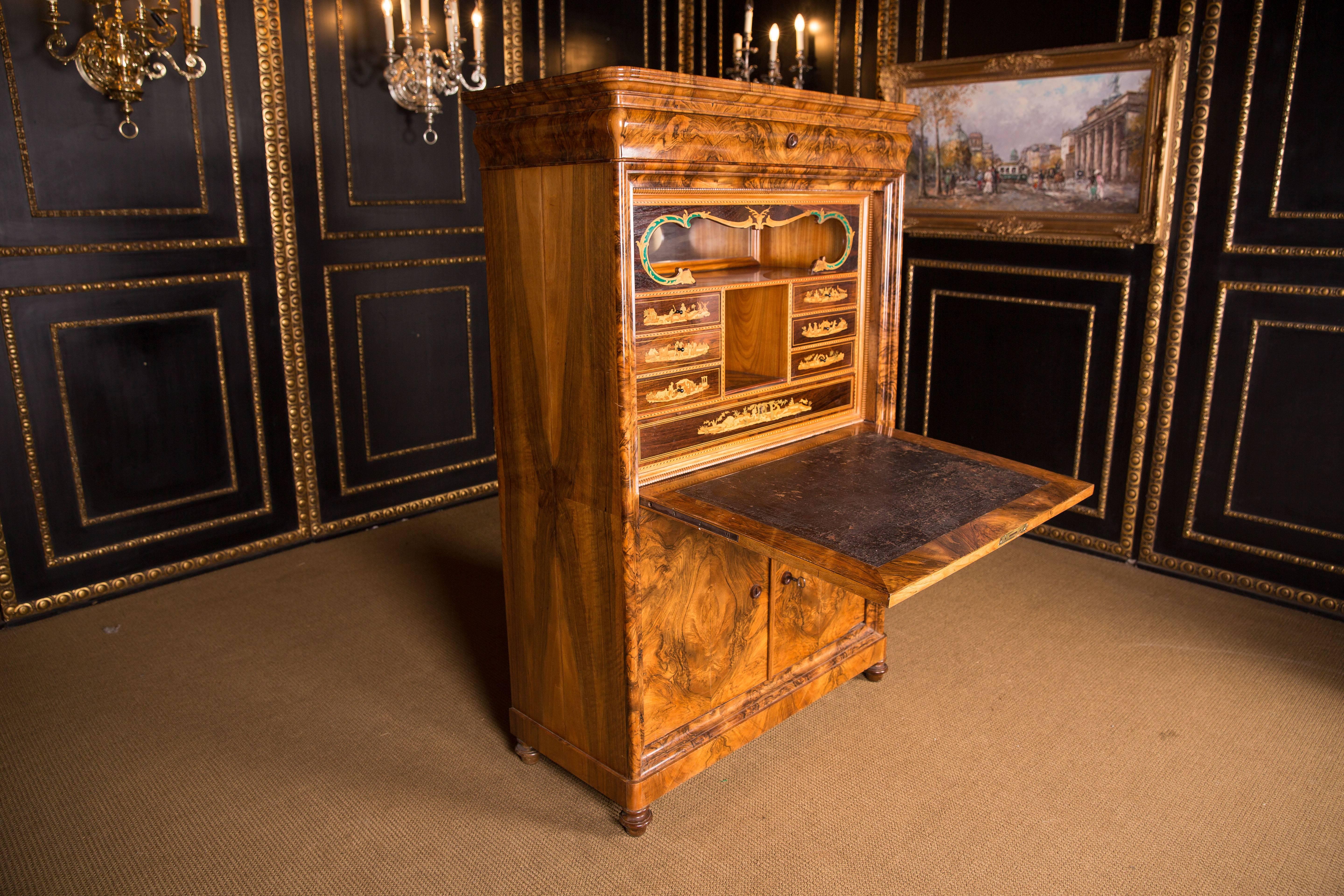 Walnut 19th Century South German Biedermeier Secretaire, circa 1830