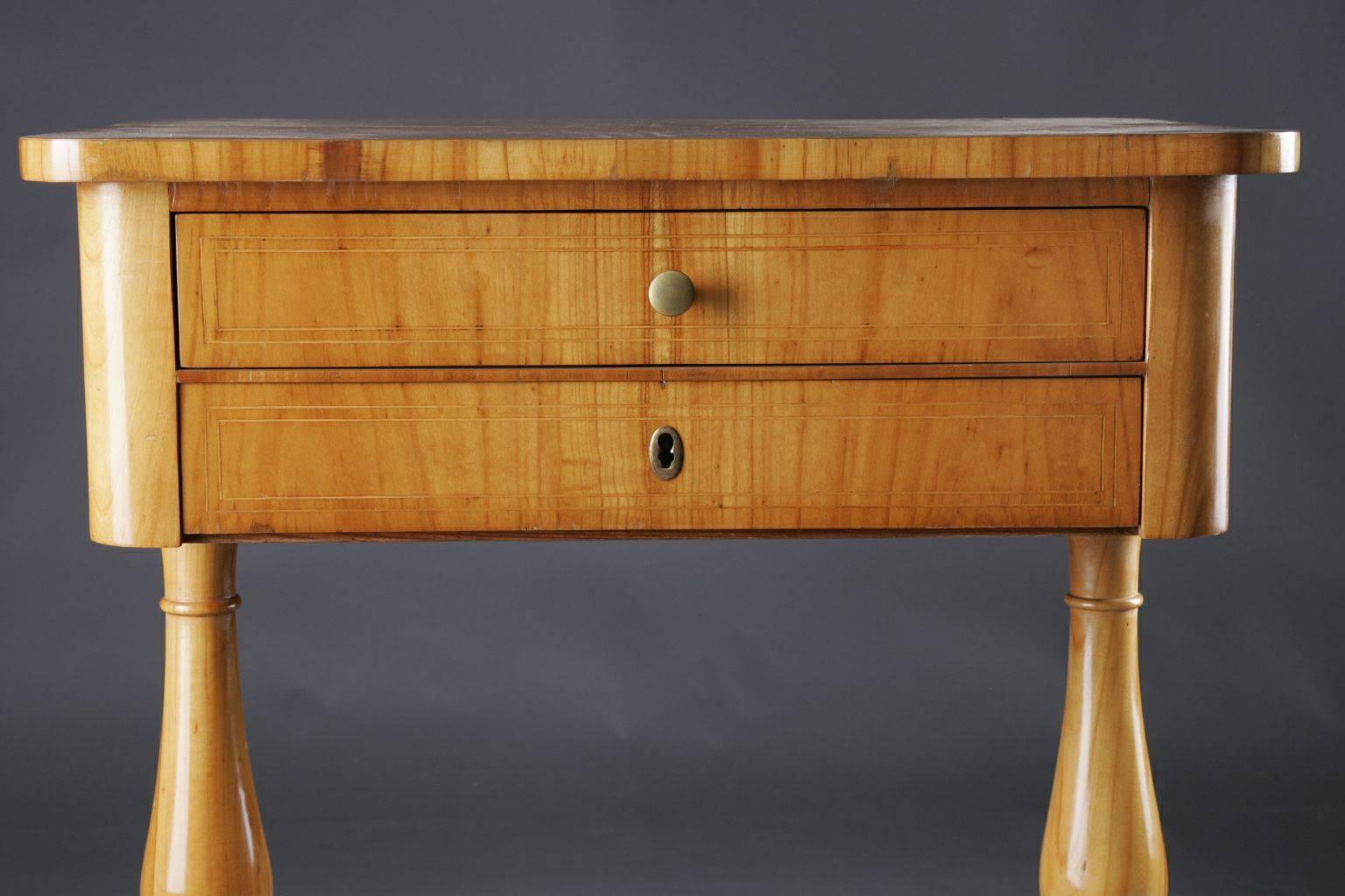 19th Century South German/West German Biedermeier Sewing Table For Sale 4