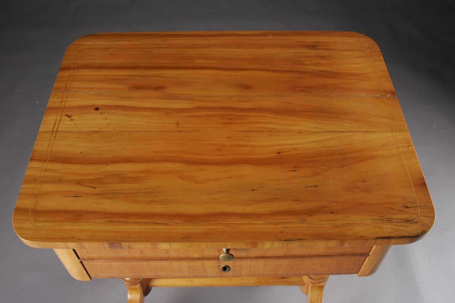 19th Century South German/West German Biedermeier Sewing Table For Sale 5