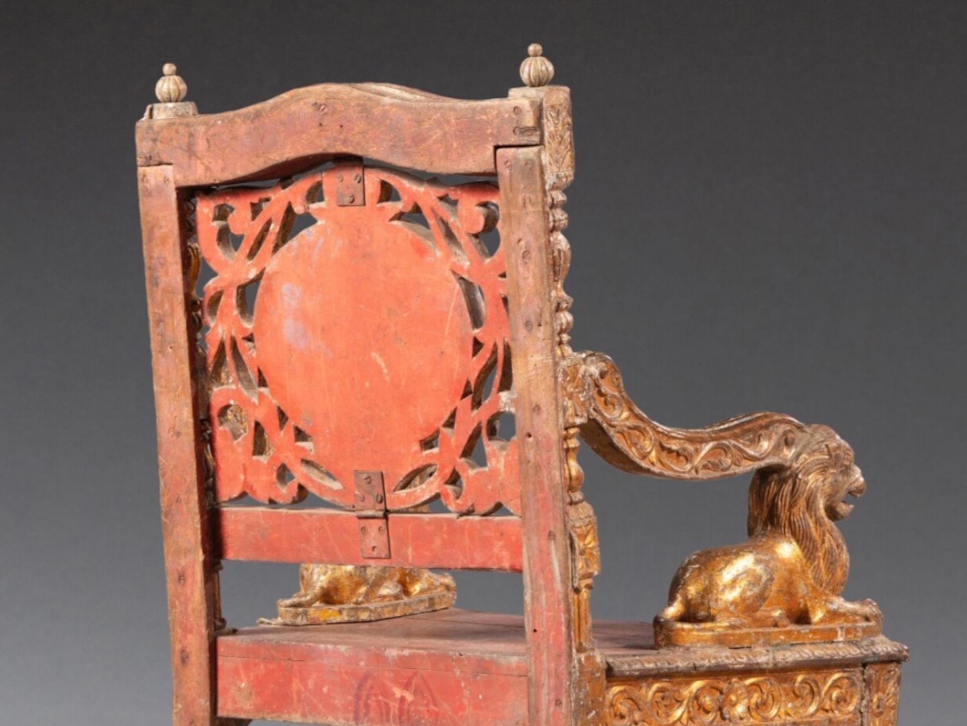 Bois Chaise trône d'Inde du Sud du 19ème siècle en bois doré et polychrome en vente
