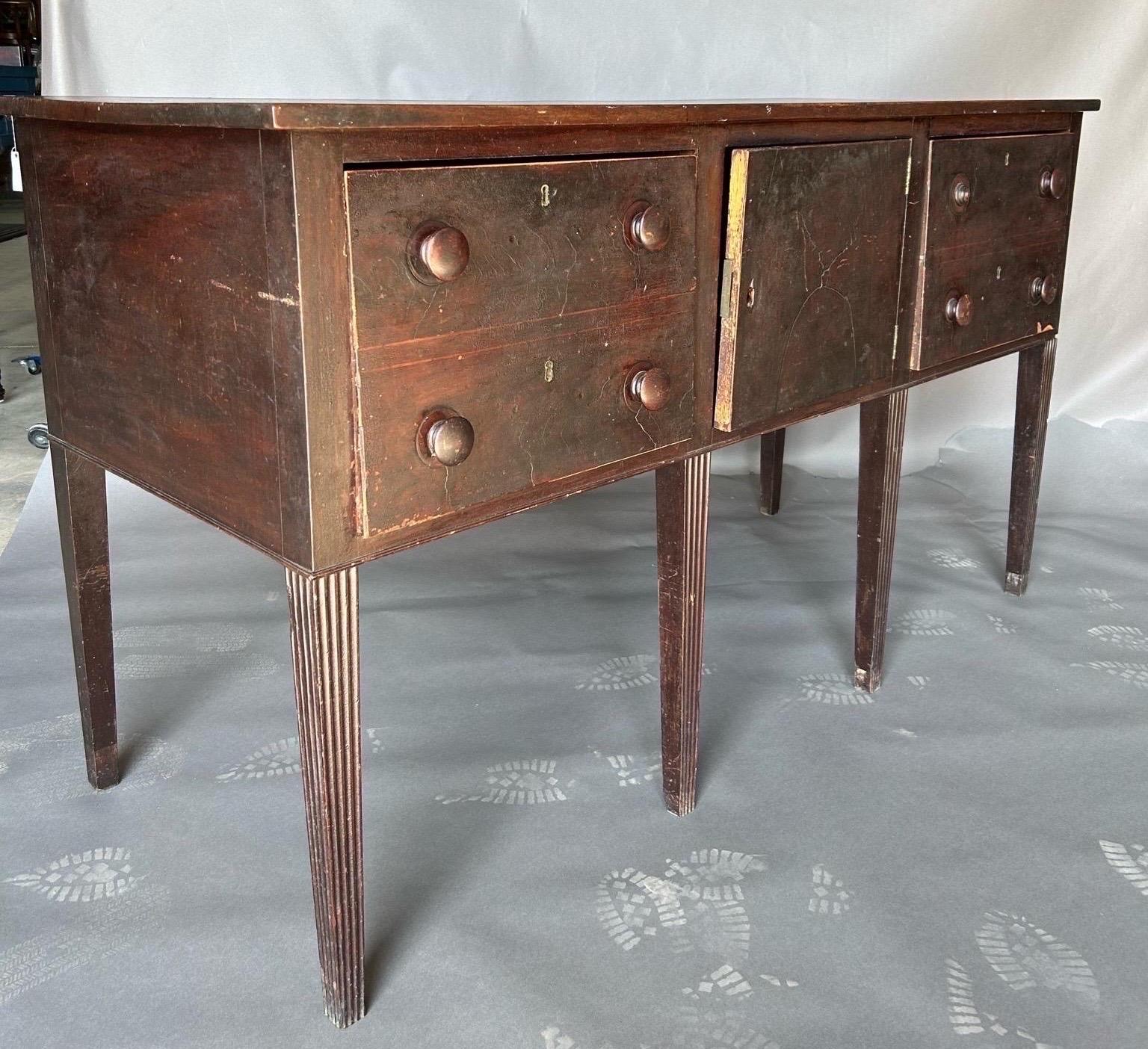 Nicely proportioned 19th century Southern backcountry mahogany veneered sideboard with reeded legs, possibly made in GA or SC. In untouched, 