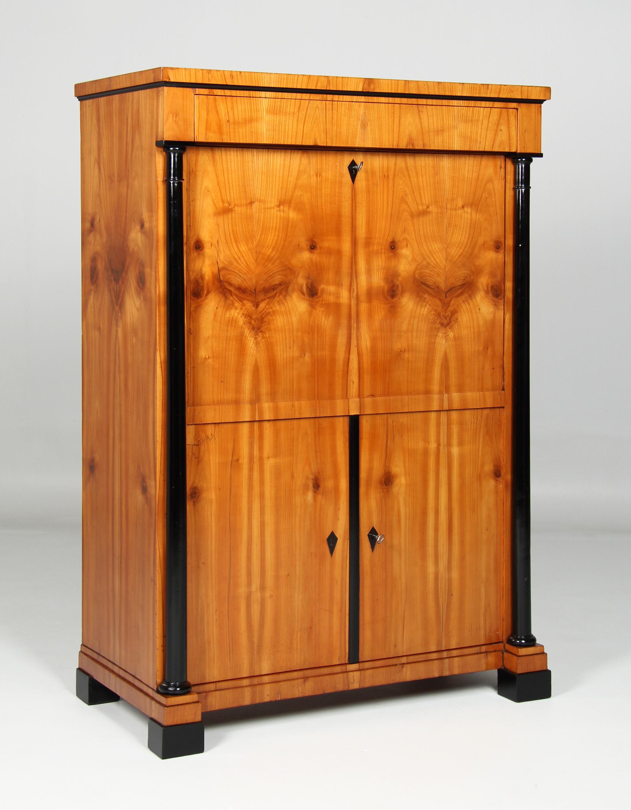 19th Century Southern German Secretaire, Cherry, Biedermeier circa 1830 In Excellent Condition For Sale In Greven, DE