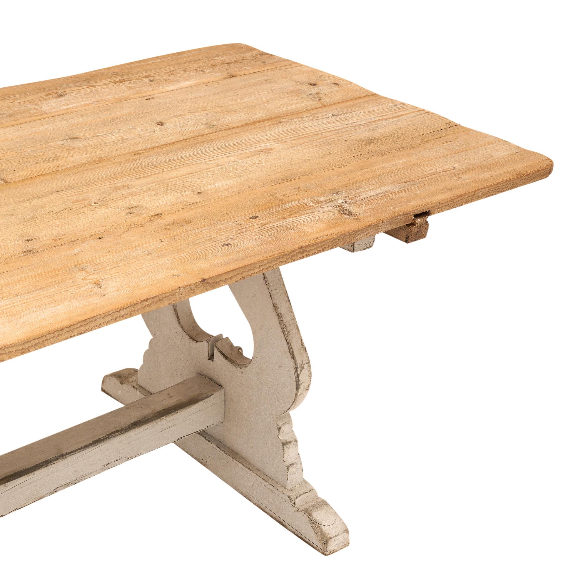 19th Century ‘Spade’ Italian Farm Table In Good Condition For Sale In Austin, TX