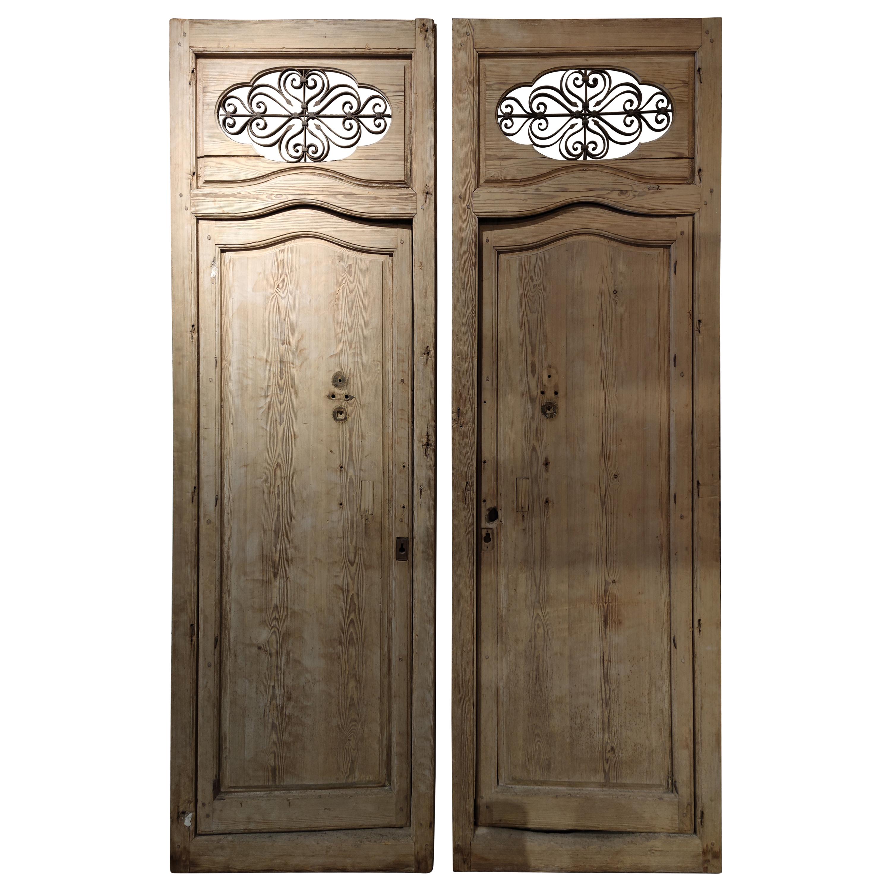19th Century Spanish Andalusian Double Door with Wrought Iron Decorative Grille For Sale