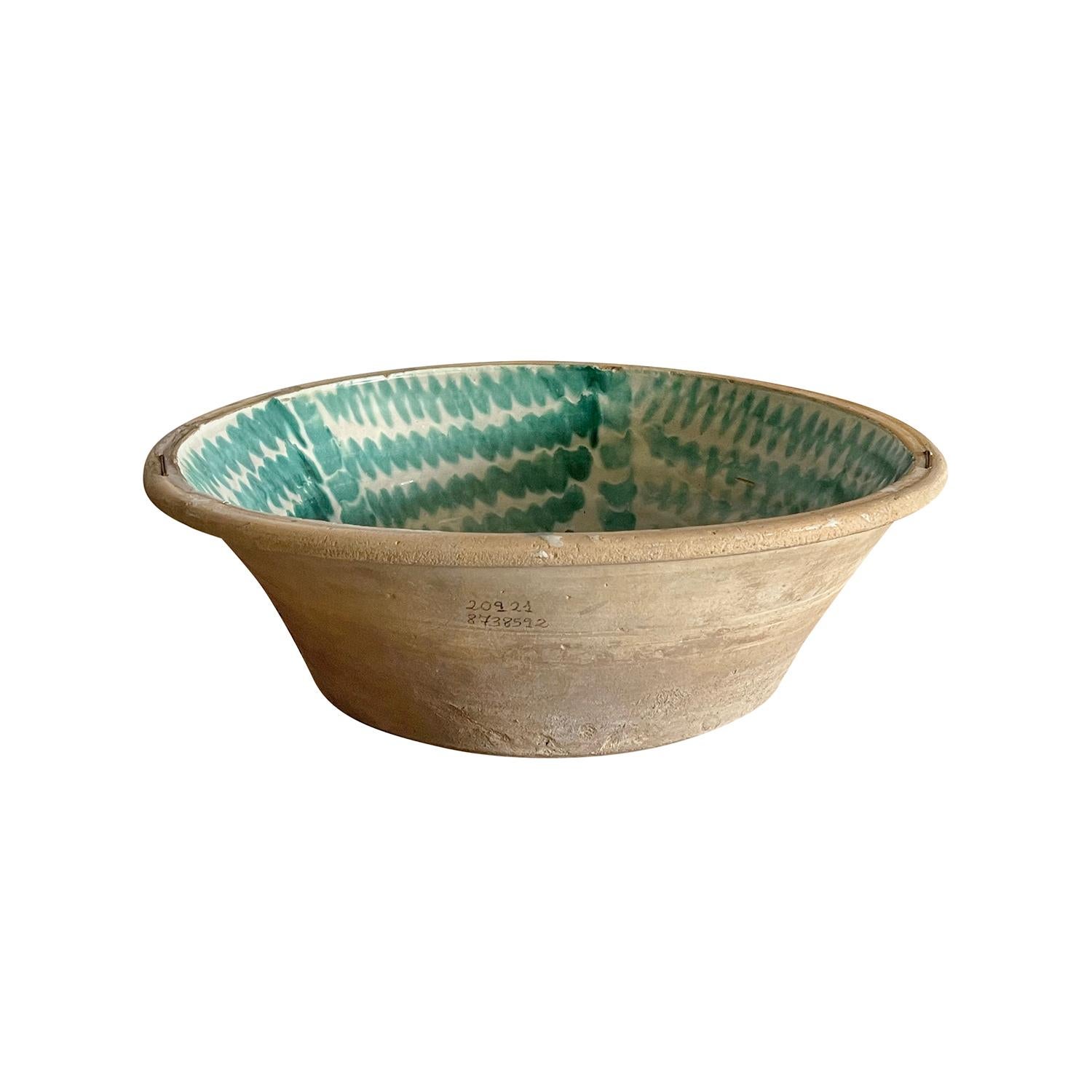 Hand-Crafted 19th Century Spanish Antique Granada Lebrillo Bowl For Sale