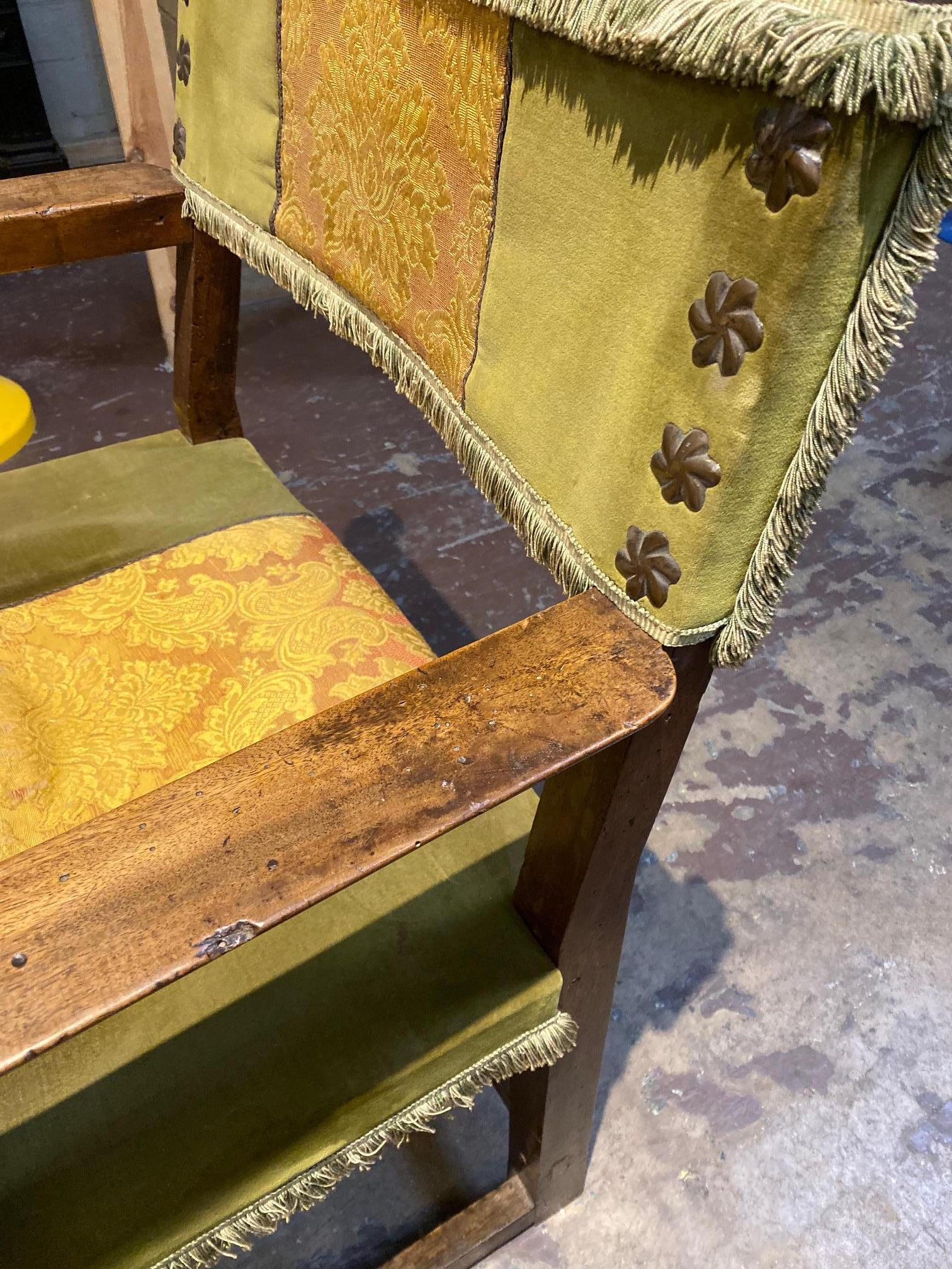 Fauteuil espagnol du 19ème siècle en vente 5