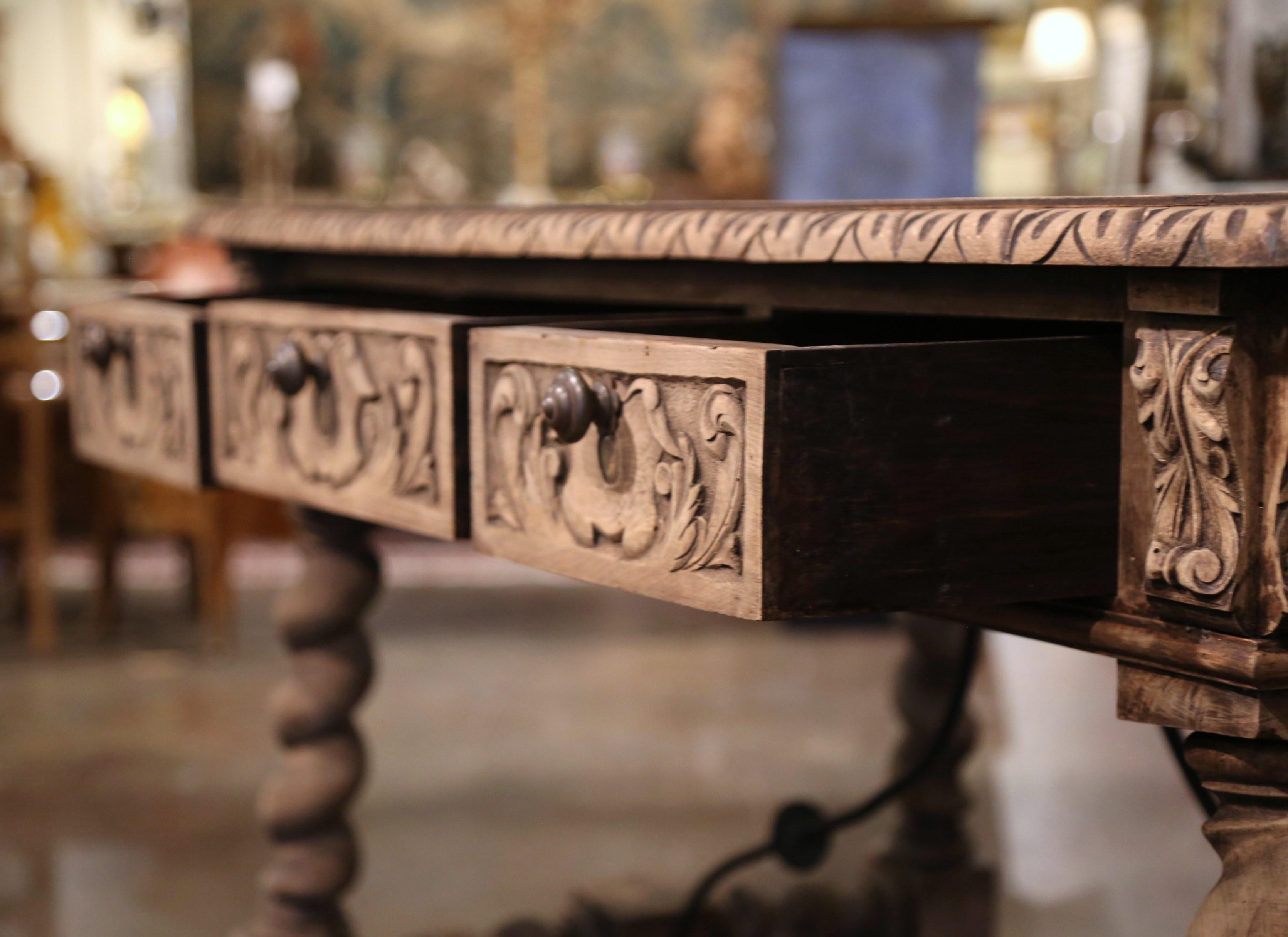 Spanischer Barock-Schreibtisch aus gebleichtem Nussbaum und Eisen aus dem 19. Jahrhundert im Angebot 5