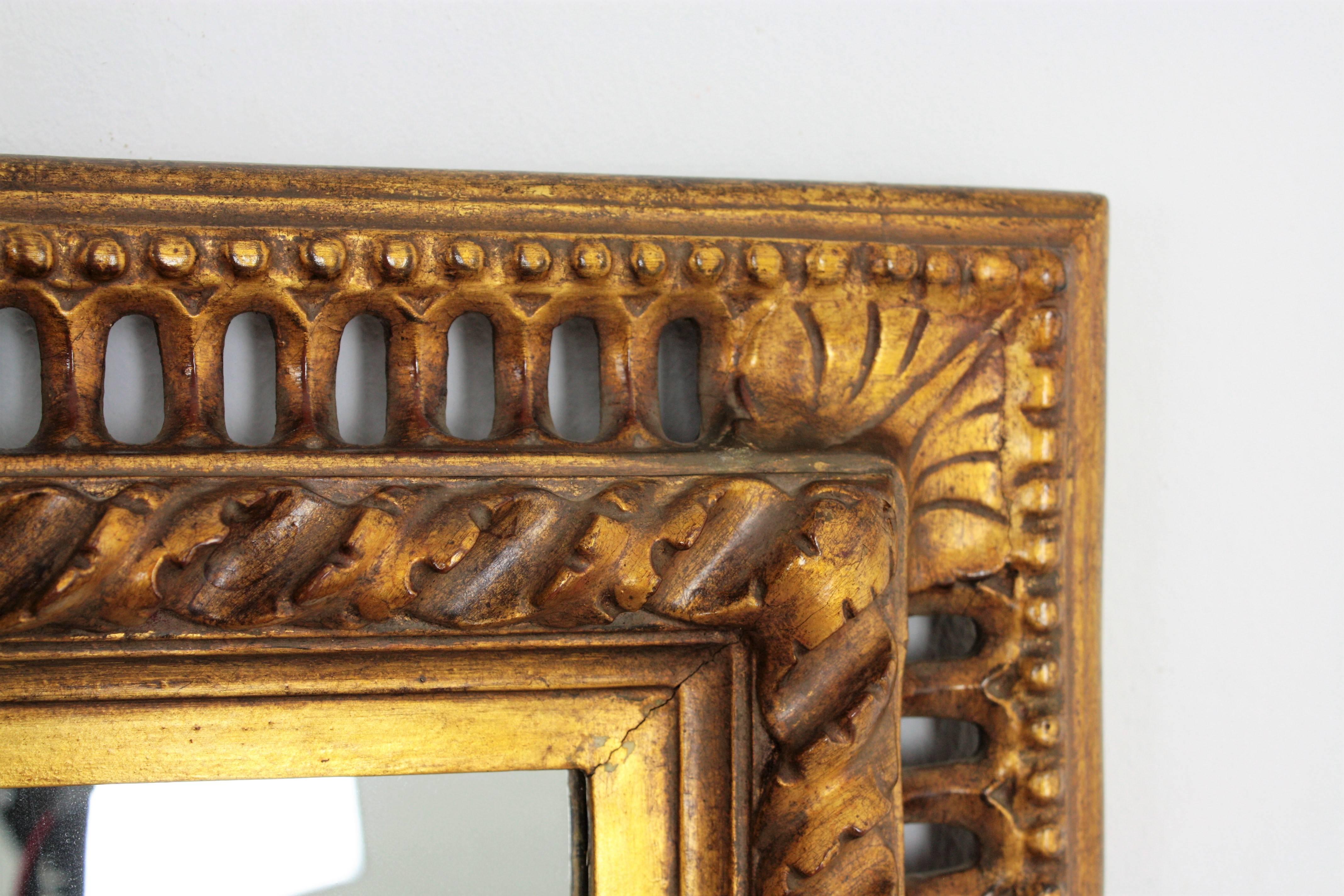 19th Century Spanish Baroque Carved Giltwood Mirror with Reticulated Frame In Excellent Condition In Barcelona, ES