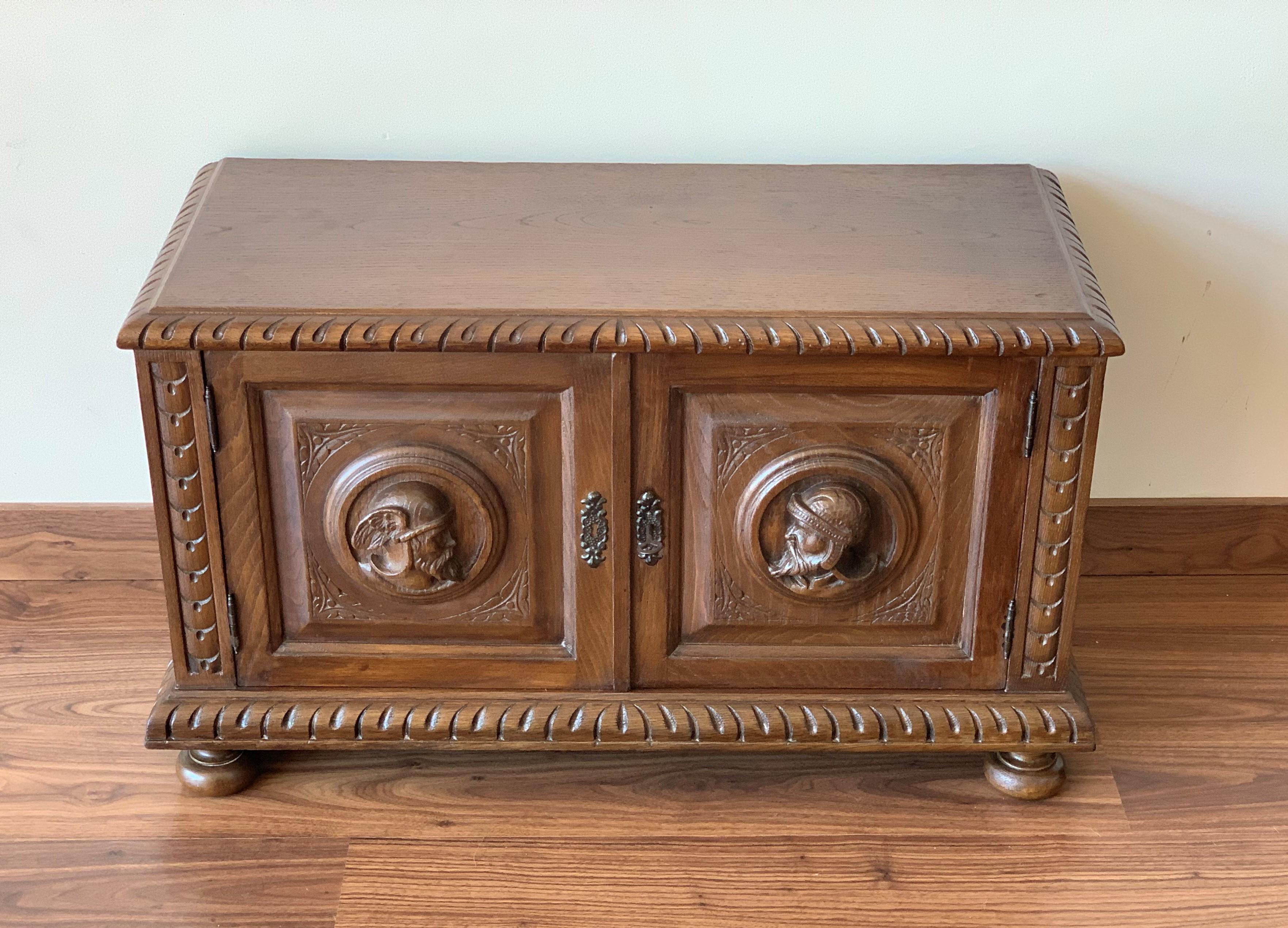 19th Century Spanish Baroque Hand Carved Chest Trunk In Good Condition For Sale In Miami, FL