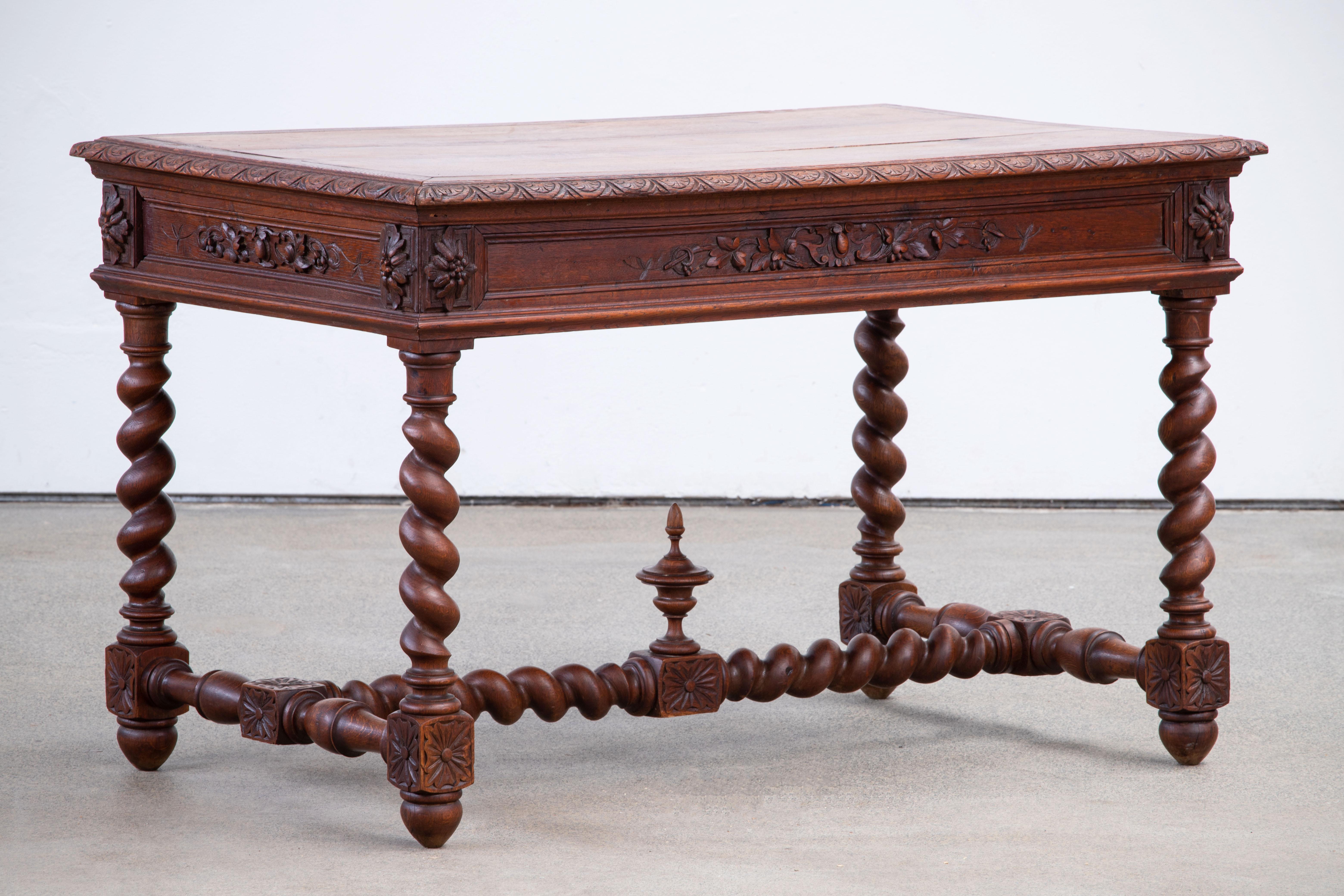 Spanischer Barock-Schreibtisch aus Eiche des 19. Jahrhunderts - Konsole (Walnuss) im Angebot