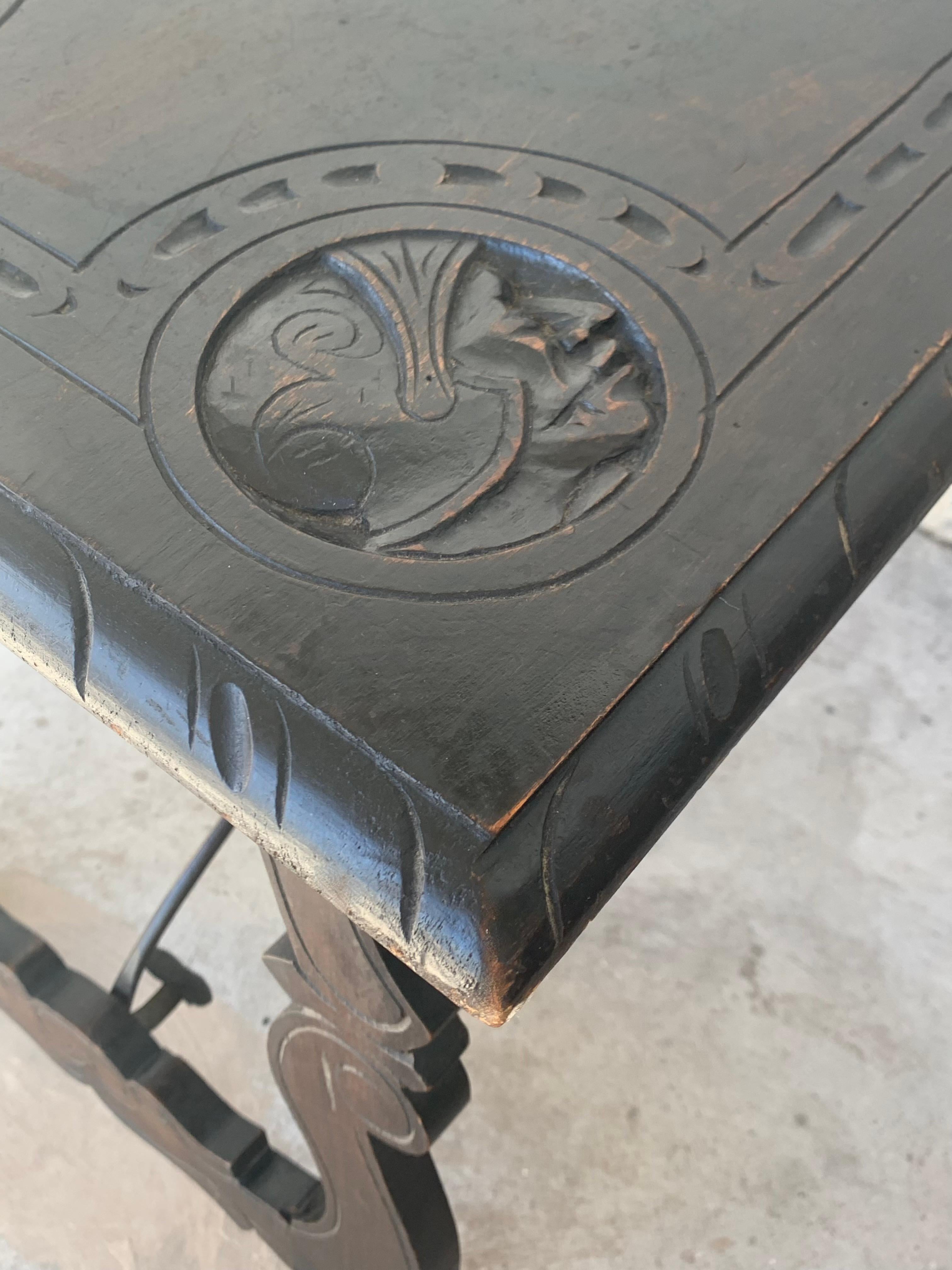 19th Century Spanish Baroque Side Table with Carved Top & Legs & Iron Stretchers For Sale 6