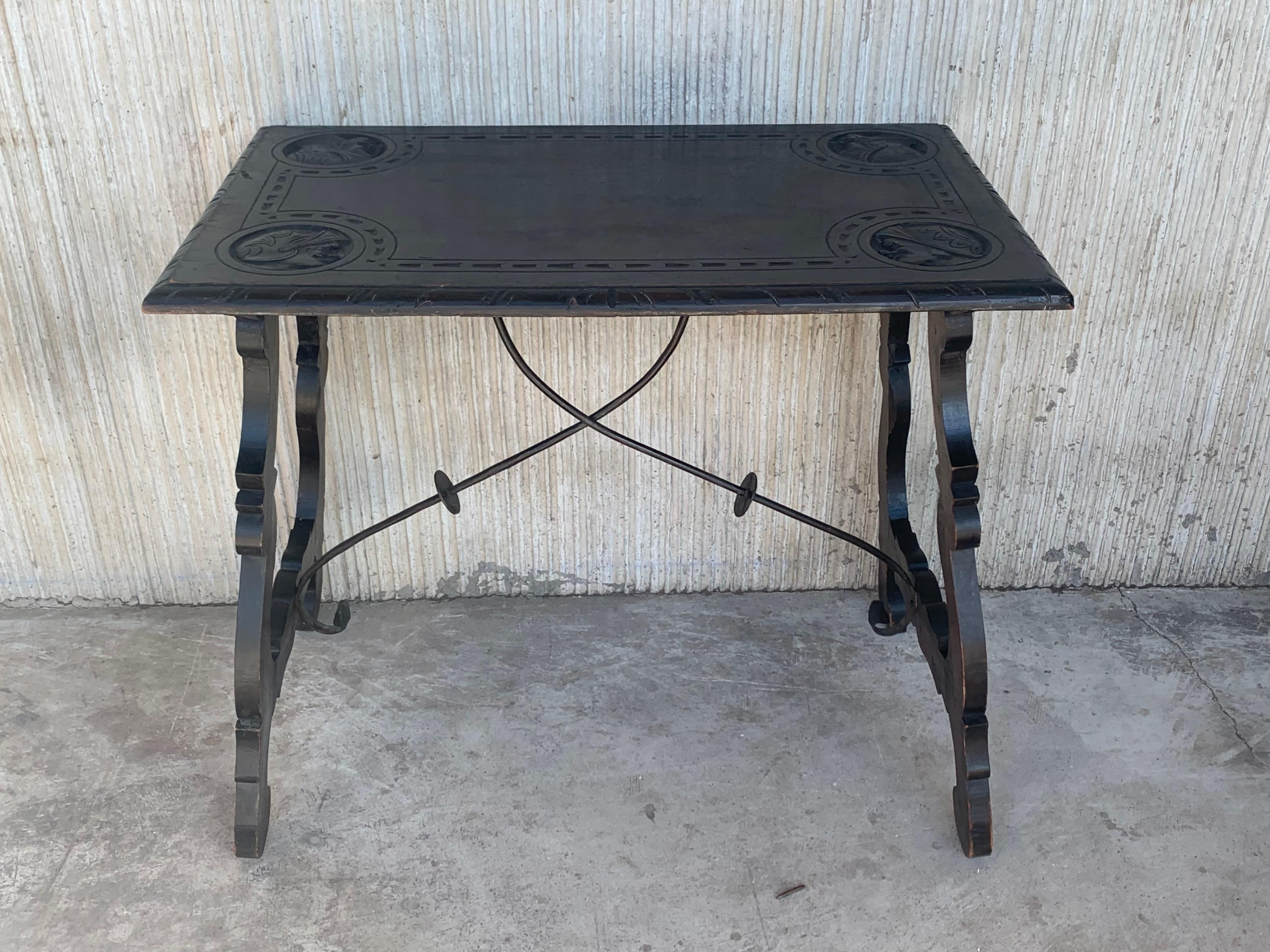 19th Century Spanish Baroque Side Table with Carved Top & Legs & Iron Stretchers In Good Condition For Sale In Miami, FL