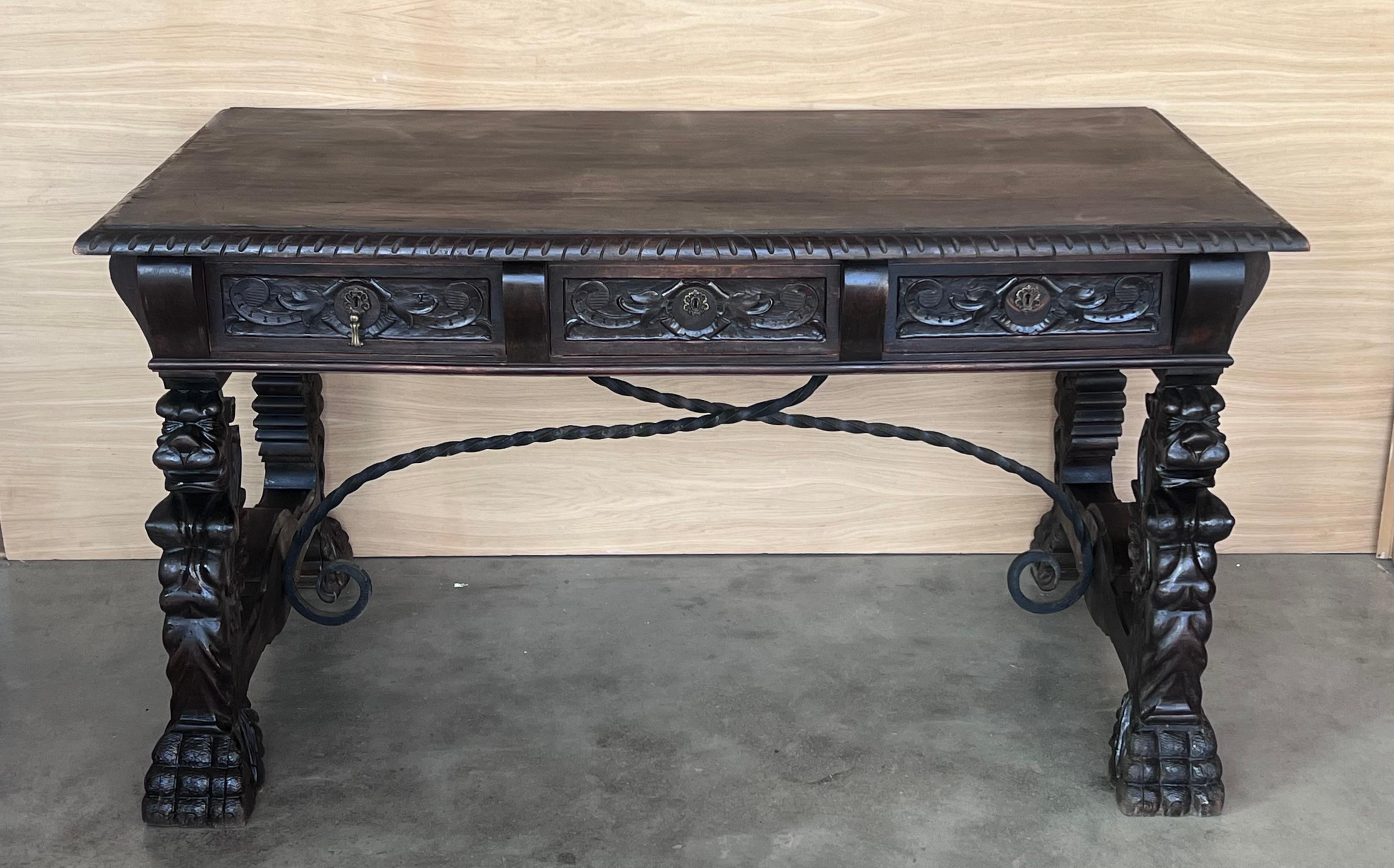 19th Century Spanish Baroque Style Oak Library Table or Desk In Good Condition In Miami, FL