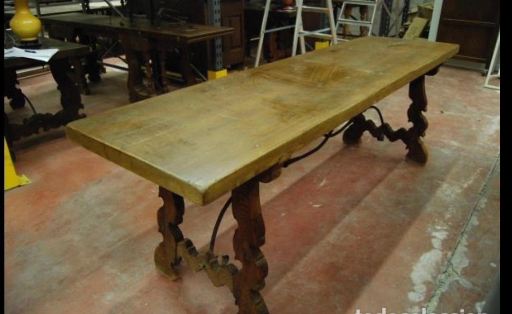 Espagnol Table de ferme à manger à tréteaux en noyer avec pieds en forme de lyre de style baroque espagnol du 19ème siècle en vente