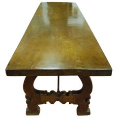 Table de ferme à manger à tréteaux en noyer avec pieds en forme de lyre de style baroque espagnol du 19ème siècle