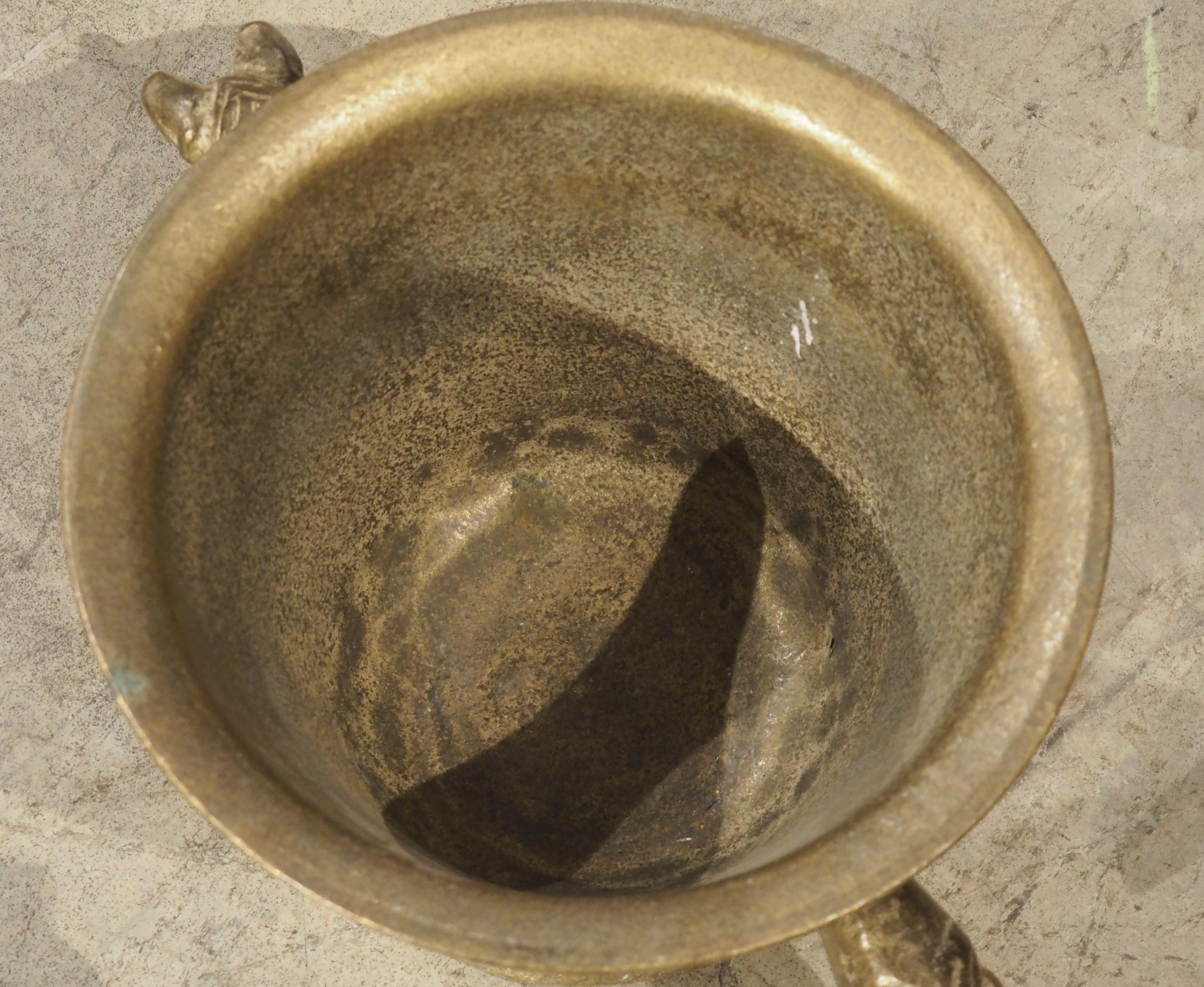 Mortaio e pestello da farmacia in bronzo del XIX secolo con manici a testa di cane in vendita 8