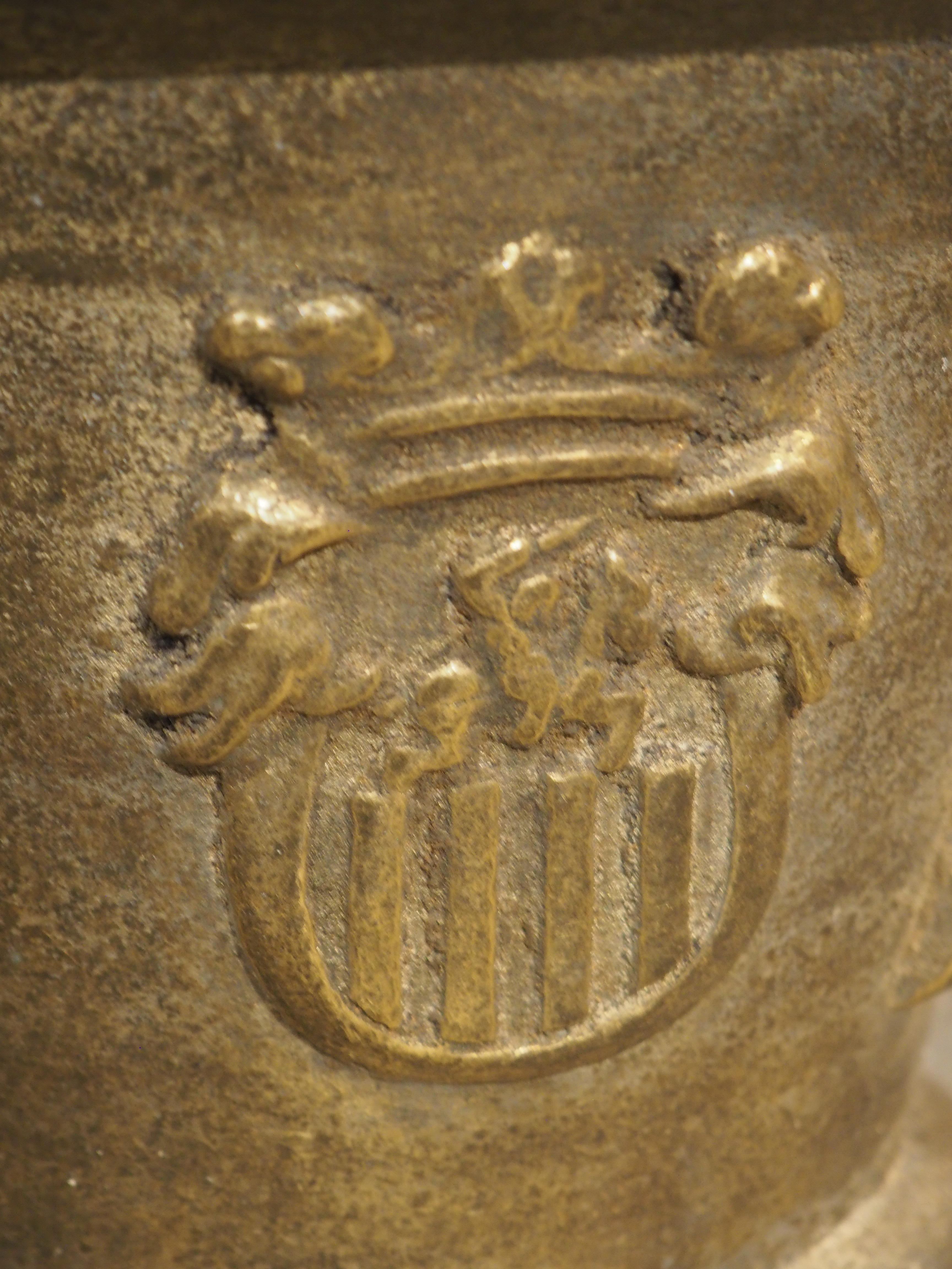 Spagnolo Mortaio e pestello da farmacia in bronzo del XIX secolo con manici a testa di cane in vendita