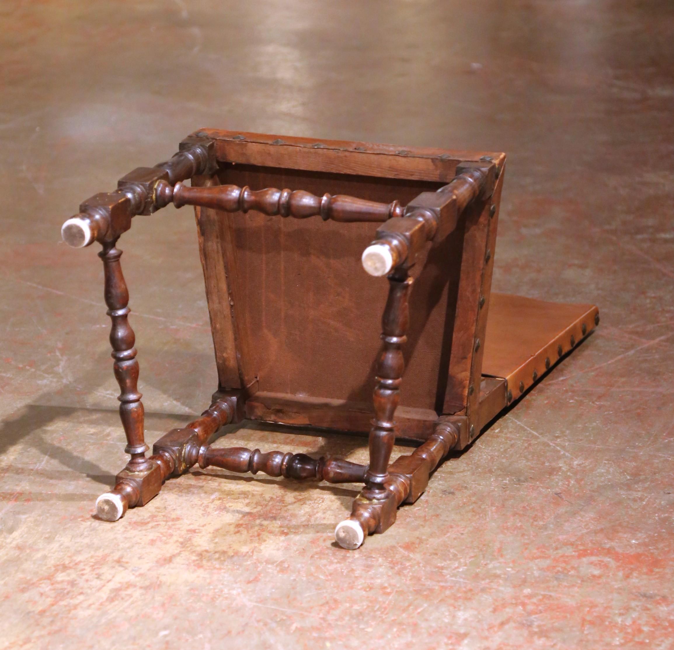 Sedie da pranzo spagnole del XIX secolo in Oak intagliato con sedili in pelle, set di otto persone in vendita 7