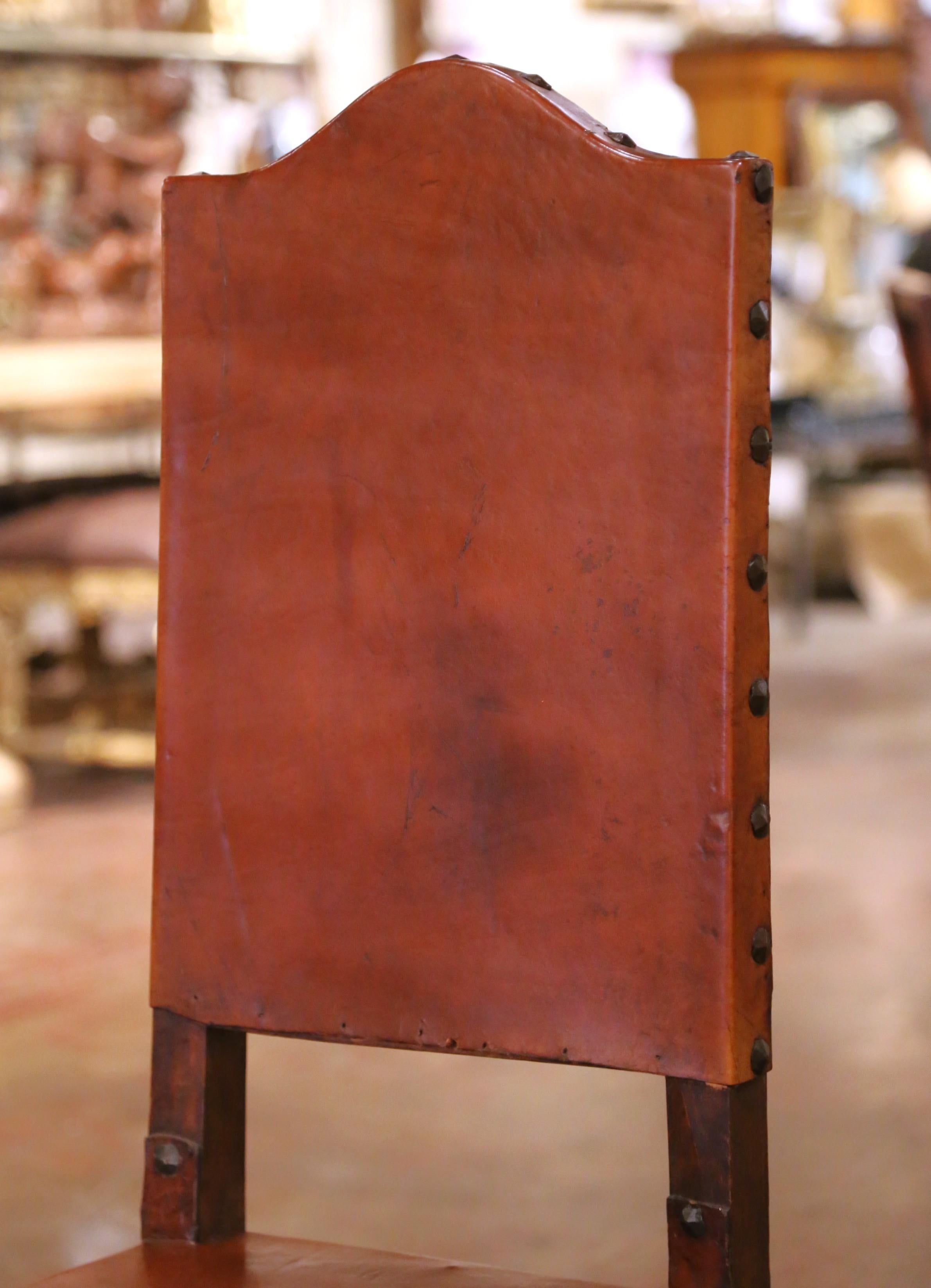 Sedie da pranzo spagnole del XIX secolo in Oak intagliato con sedili in pelle, set di otto persone In condizioni ottime in vendita a Dallas, TX