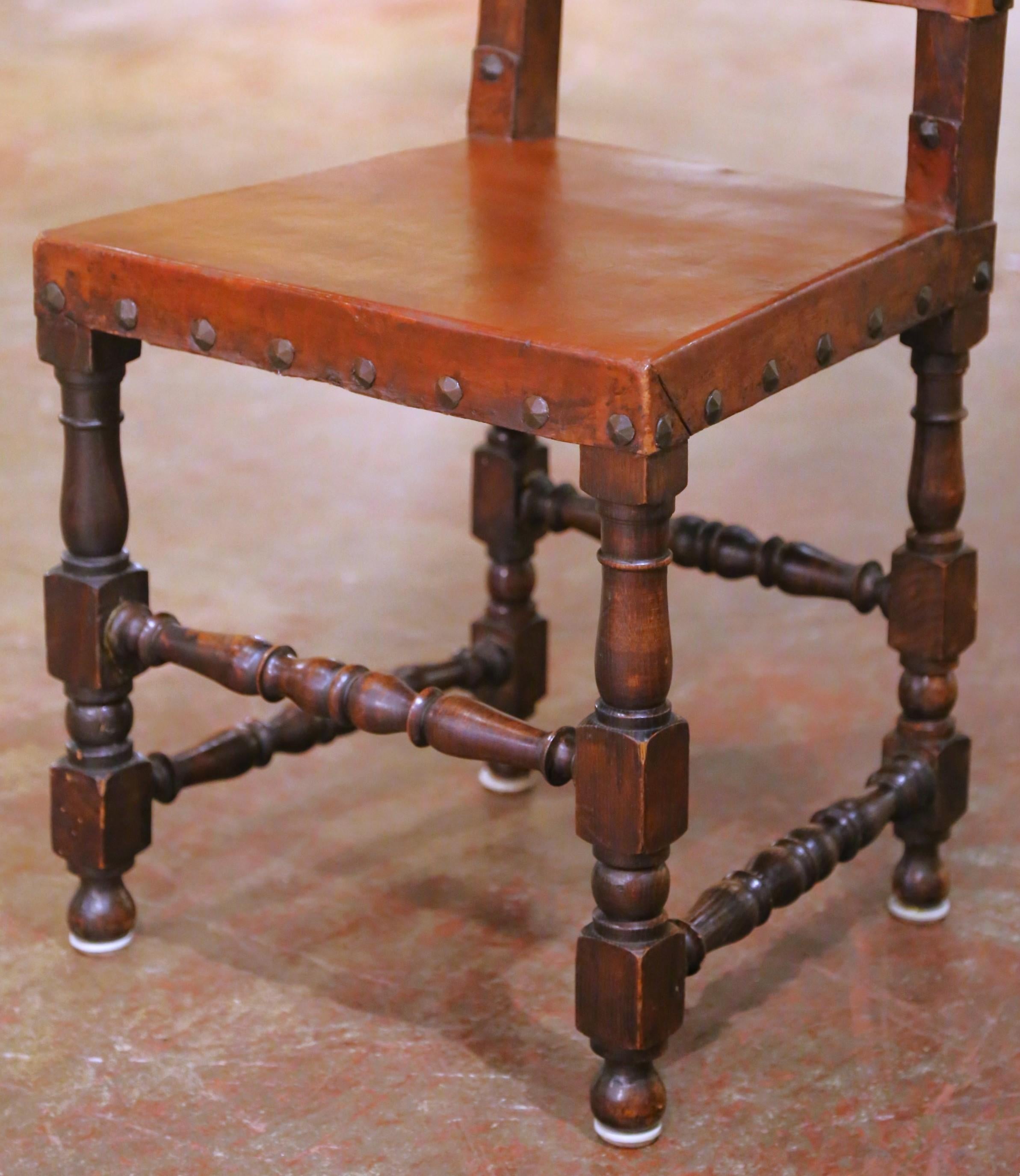 Sedie da pranzo spagnole del XIX secolo in Oak intagliato con sedili in pelle, set di otto persone in vendita 2