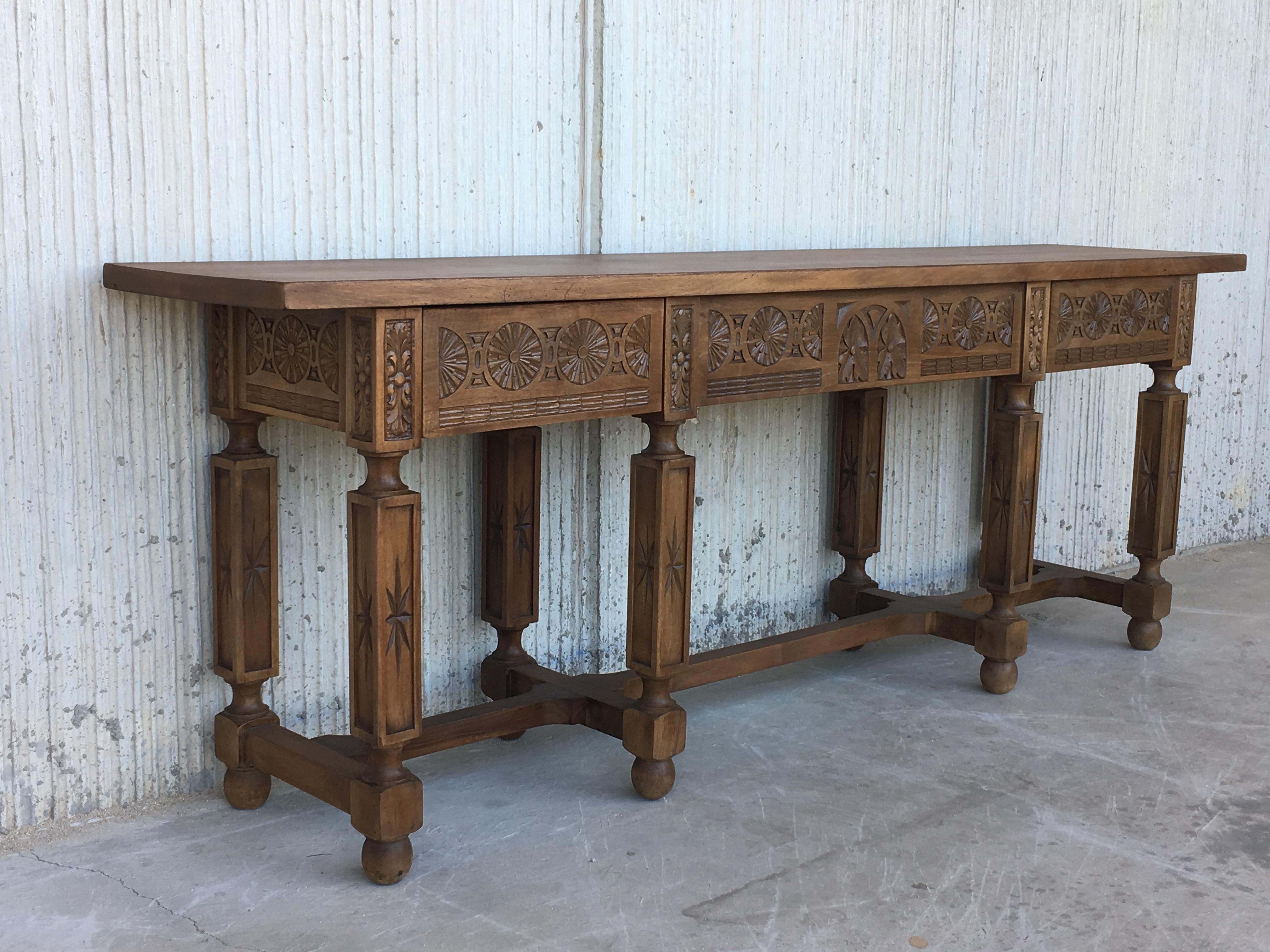 19th Century Spanish Carved Walnut Bench or Low Table with Two Drawers (Barock)