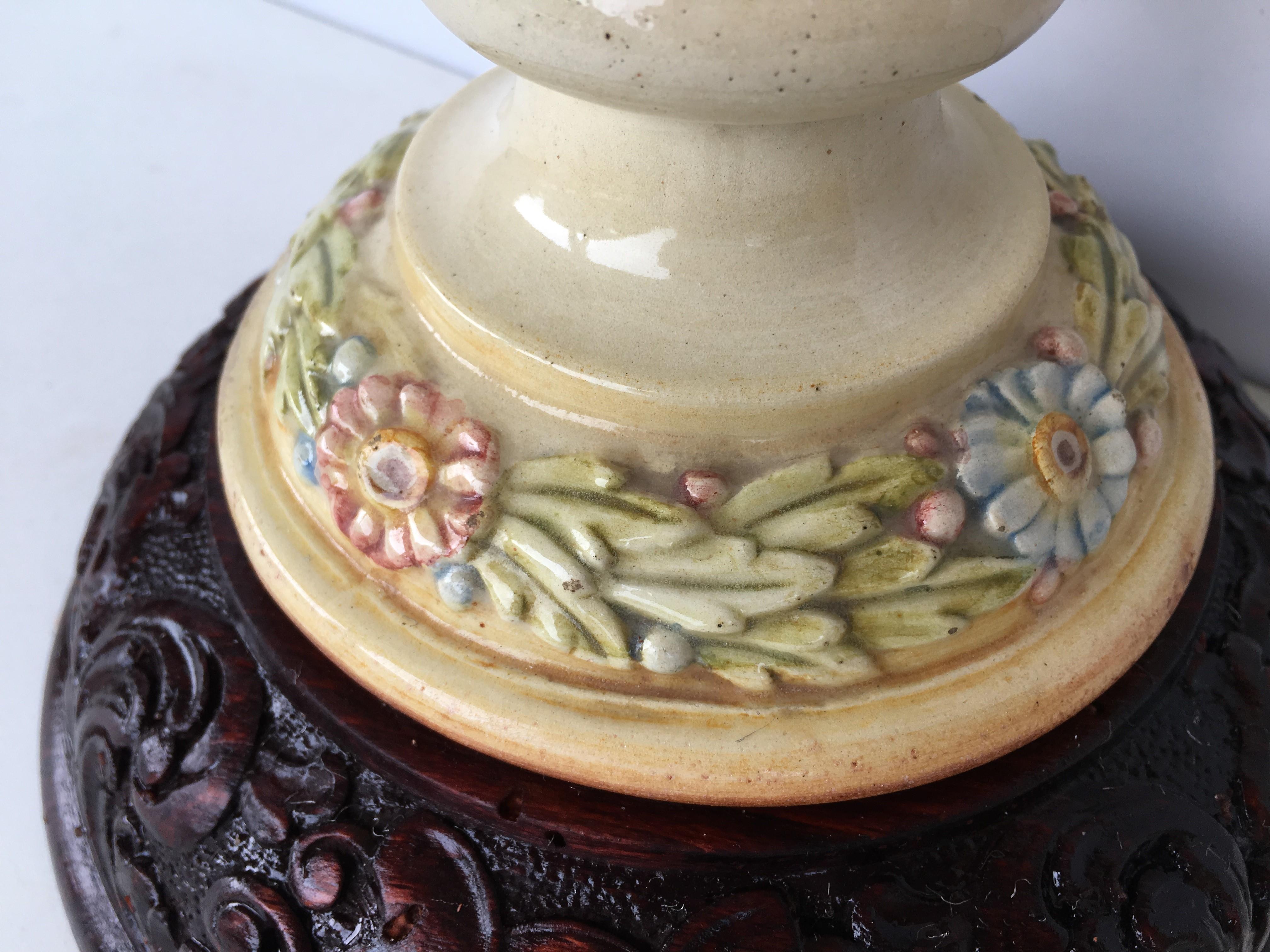 19th Century Spanish Ceramic Floral Urn with Two Handles and Carved Wood Base For Sale 2