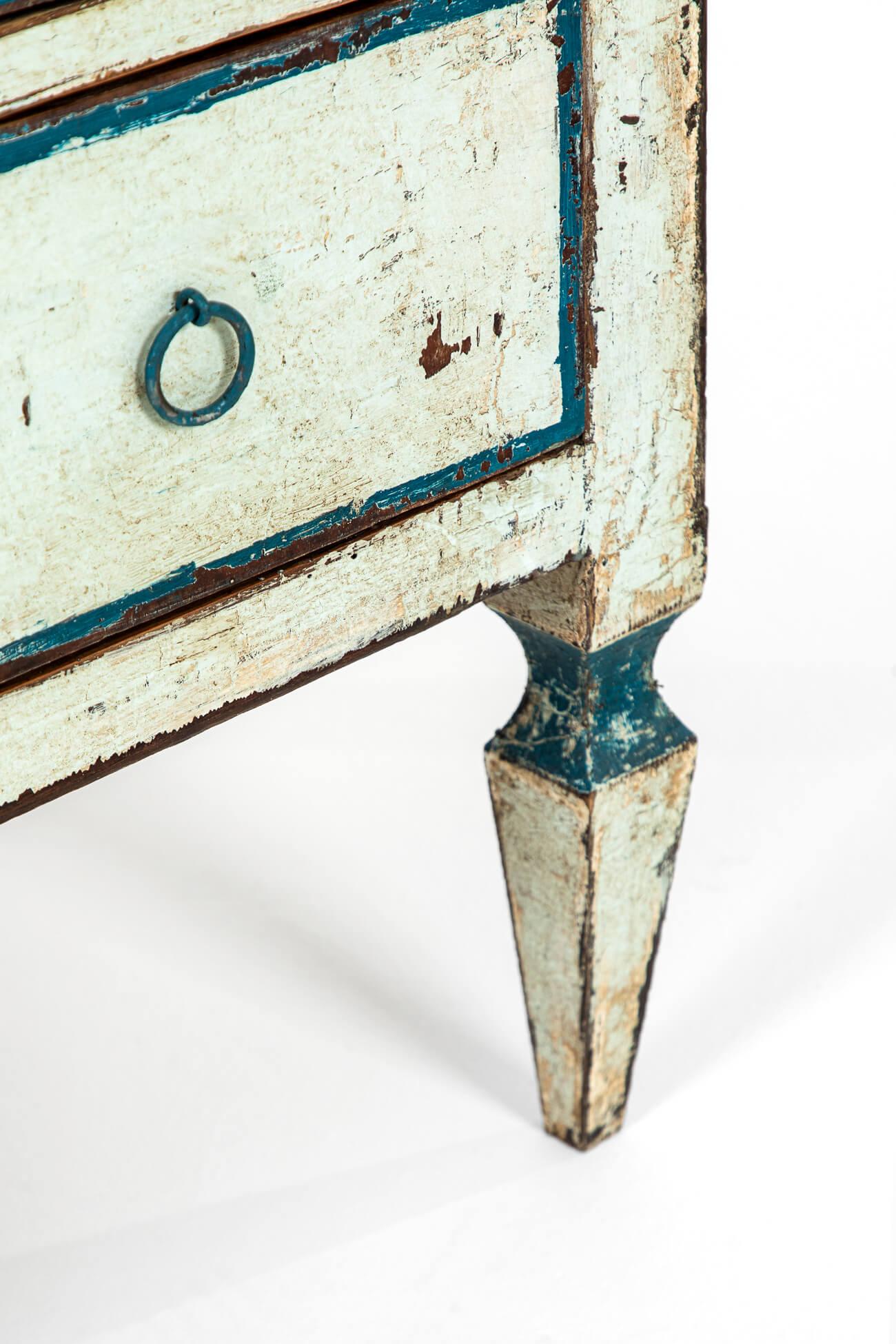 Cassettiera spagnola del XIX secolo con vernice blu uovo d'anatra in vendita 1