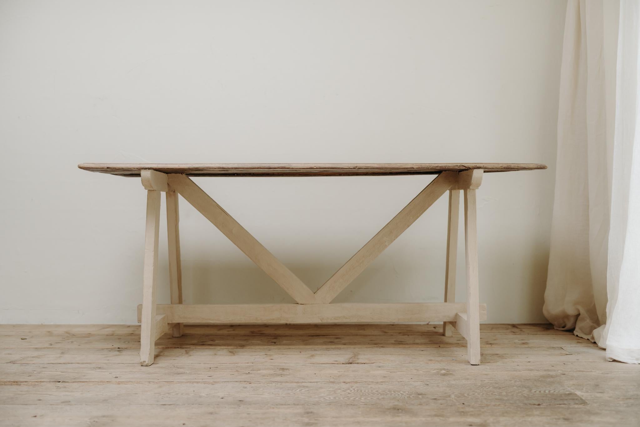 Tavolo in castagno spagnolo del XIX secolo . in vendita 6