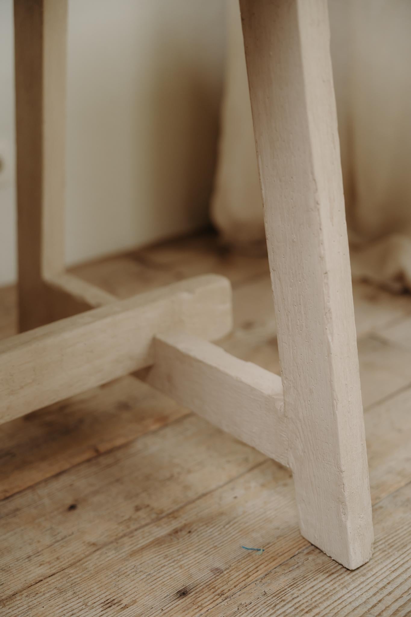 Spagnolo Tavolo in castagno spagnolo del XIX secolo . in vendita