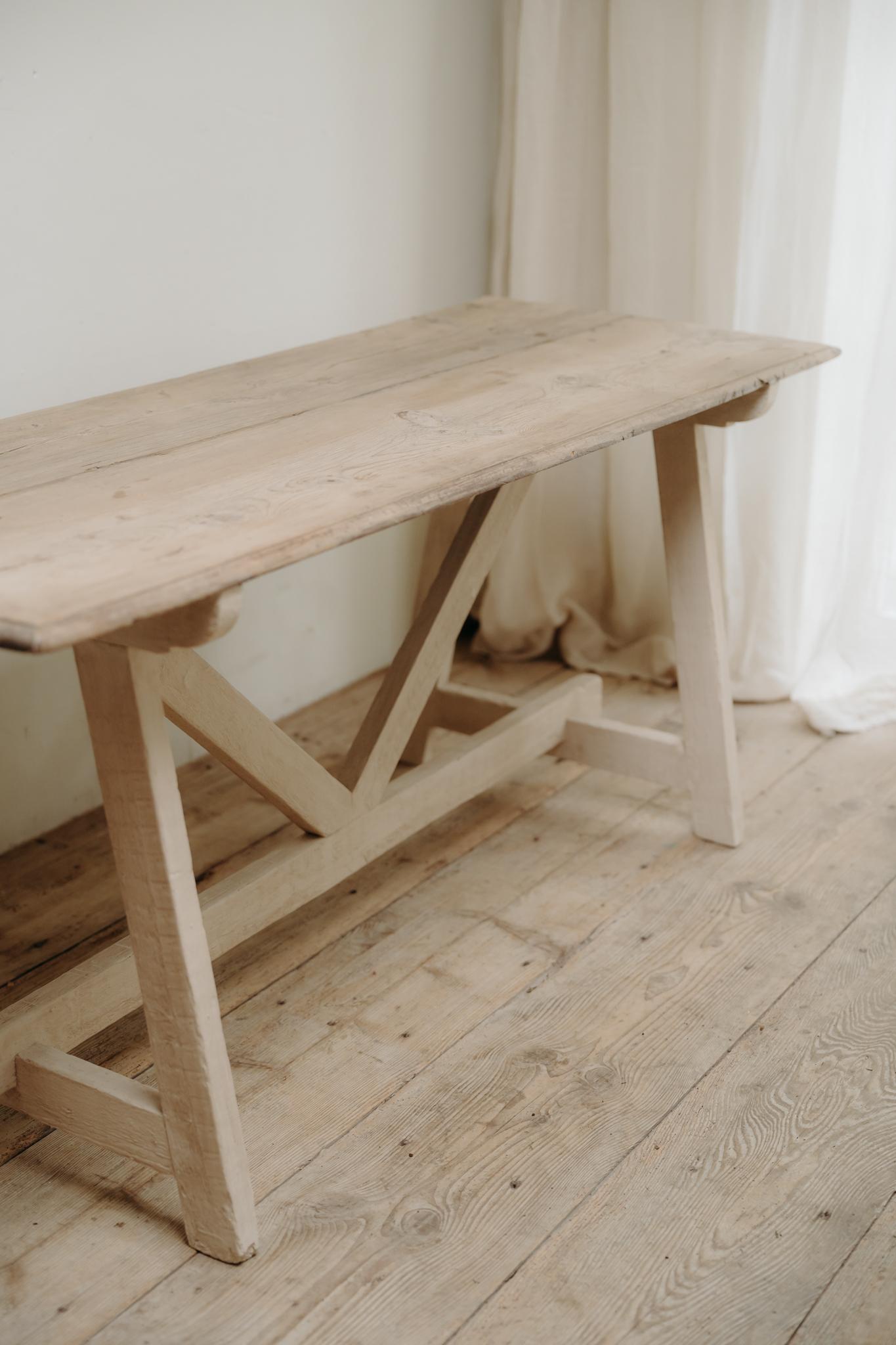 Tavolo in castagno spagnolo del XIX secolo . in vendita 1