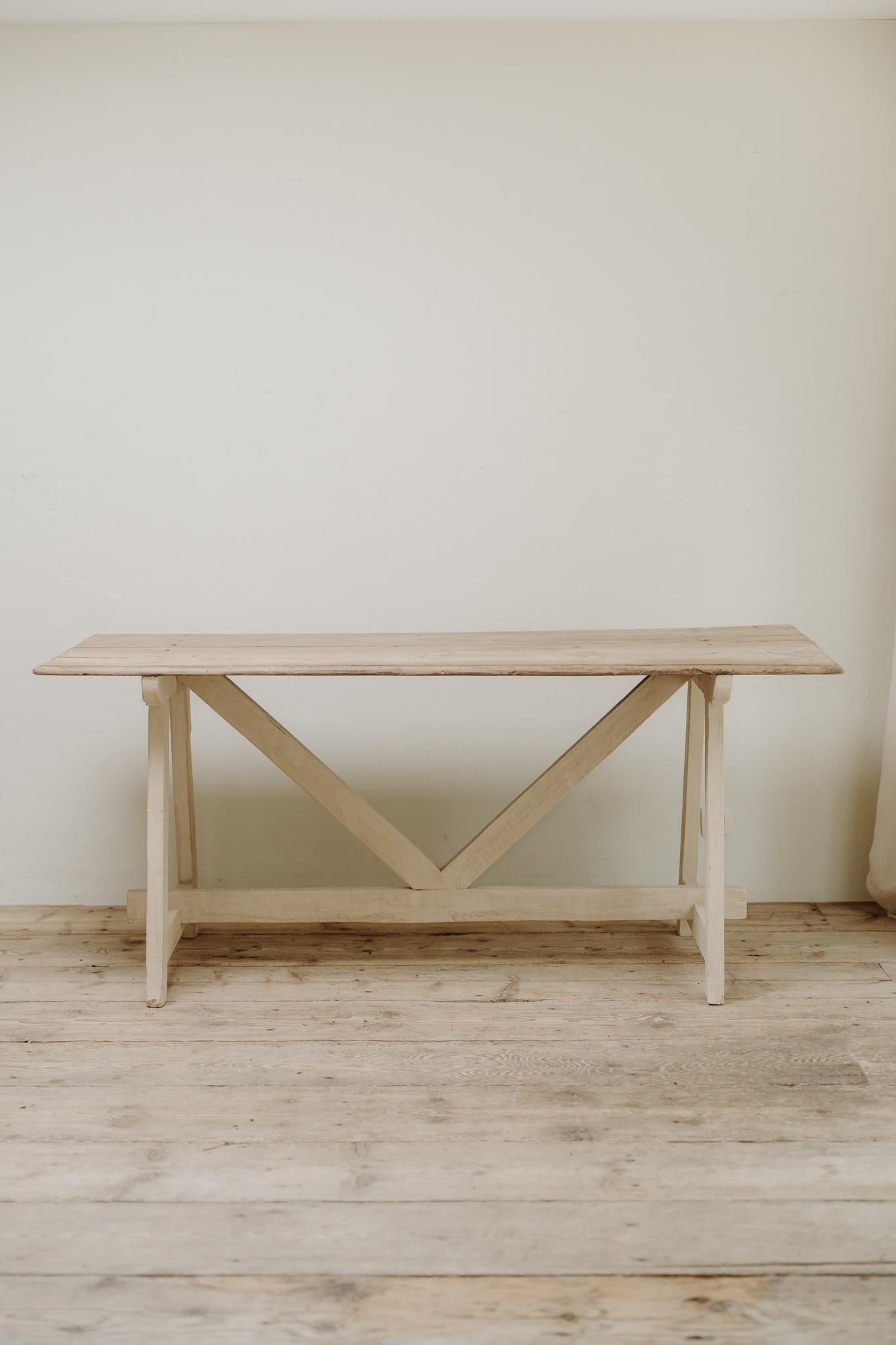 Tavolo in castagno spagnolo del XIX secolo . in vendita 2