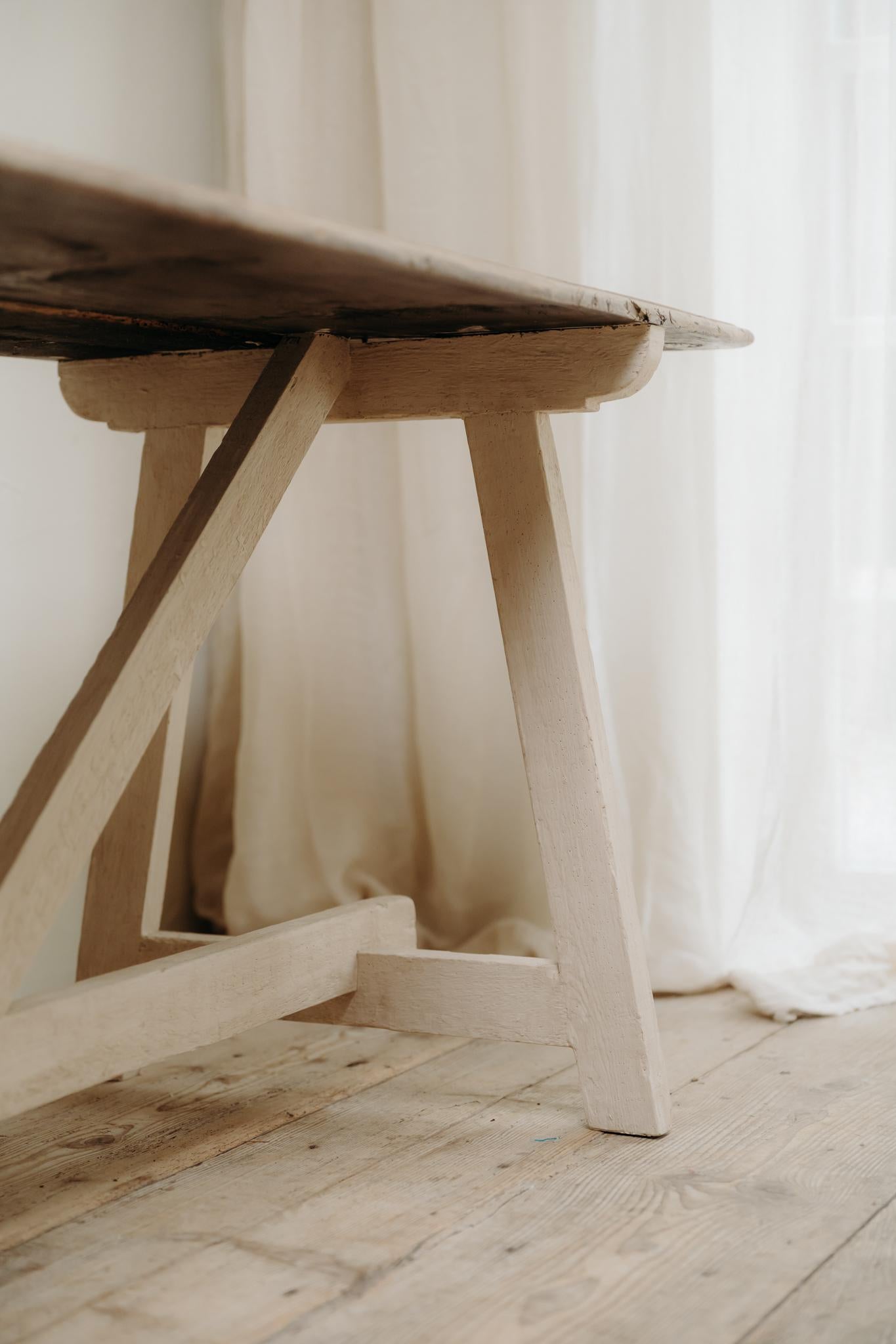 Tavolo in castagno spagnolo del XIX secolo . in vendita 3