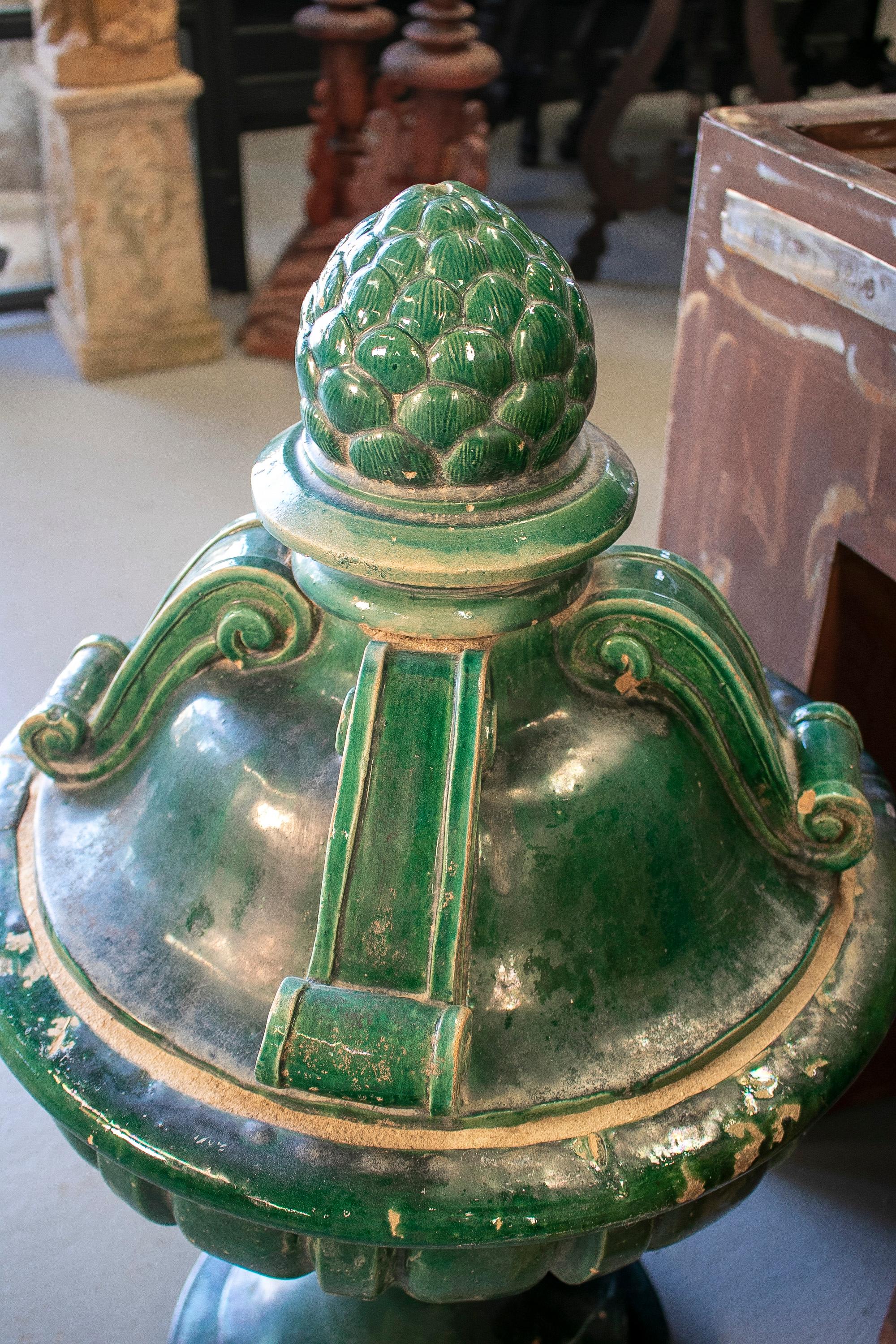 Céramique Épis de faîtage classique espagnol du 19ème siècle en terre cuite émaillée verte en vente