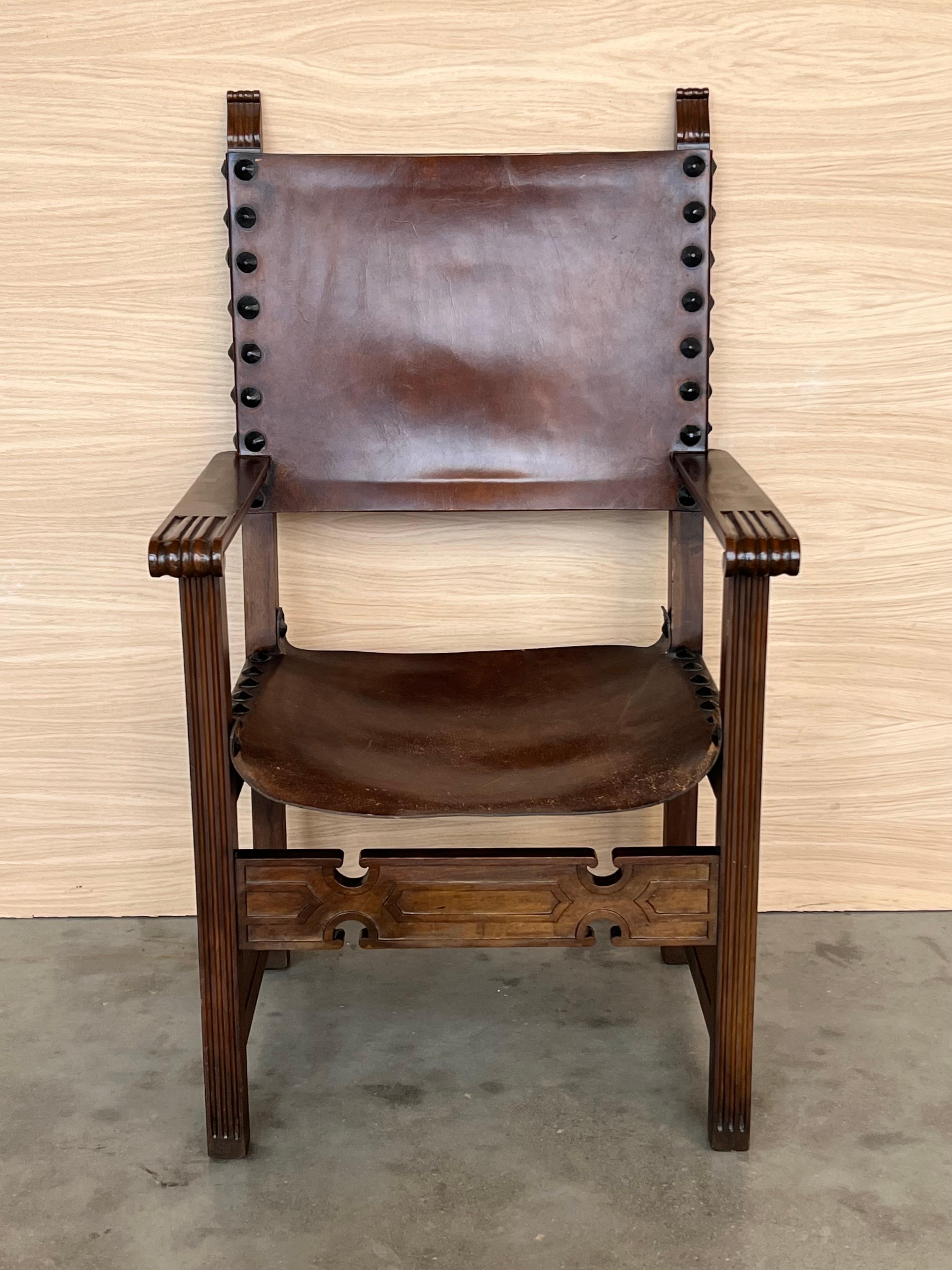 19. Jahrhundert Spanisch kolonialen Altar Sessel mit Holz Sitz mit ornamentalen geschnitzt auf der Rückseite und schöne Beine und Sessel. Es gibt einen sehr widerstandsfähigen und schweren Sessel.

Maße: Höhe bis Arme  66.5cm