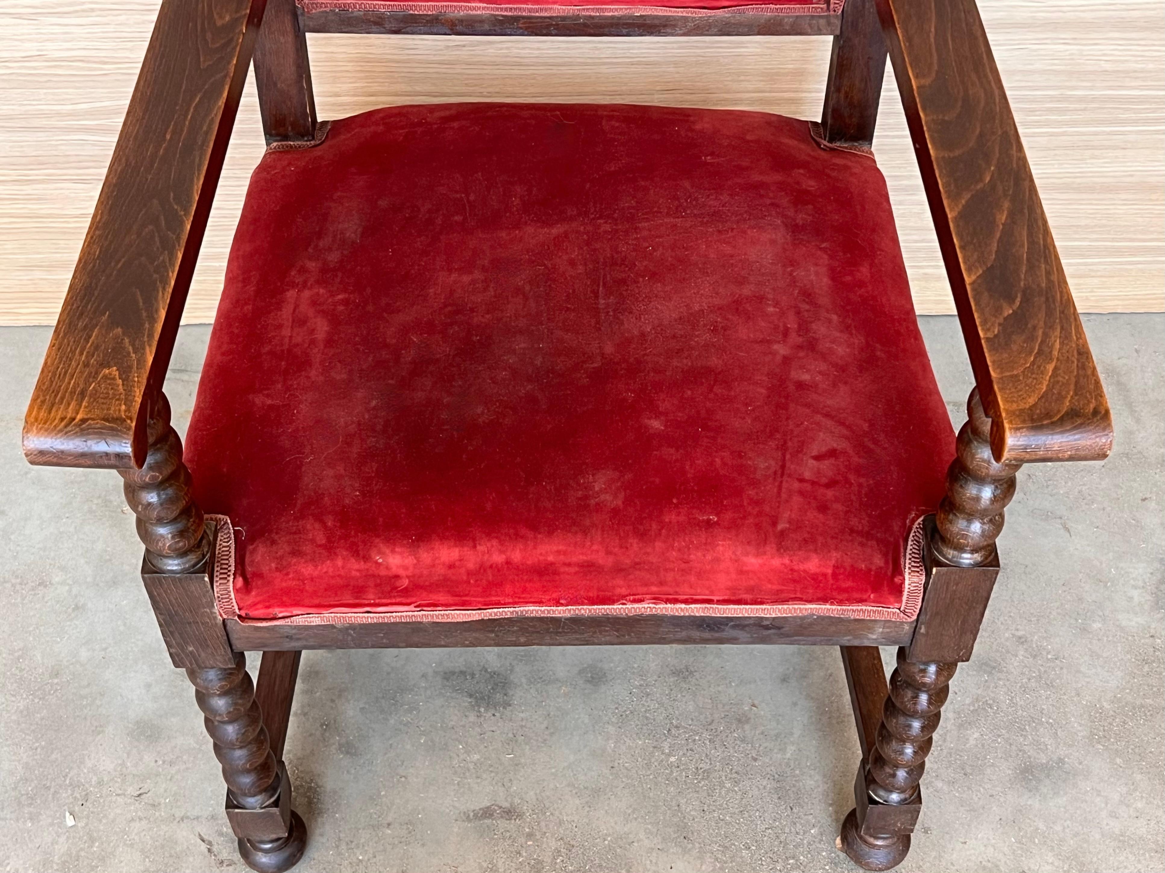 Geschnitzter spanischer Kolonial-Altarsessel des 19. Jahrhunderts mit roter Velve-Sitz und Rückenlehne im Angebot 4