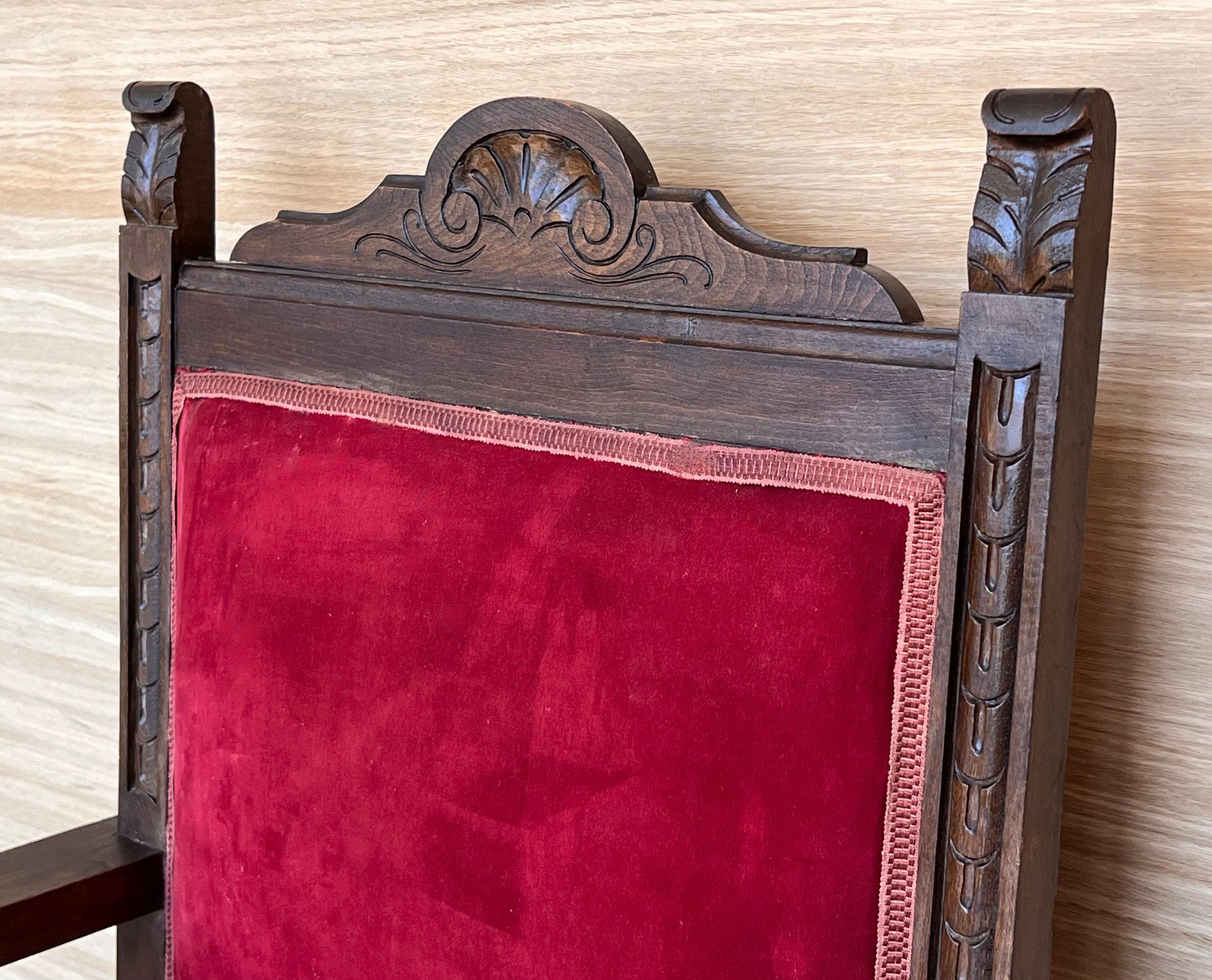 Geschnitzter spanischer Kolonial-Altarsessel des 19. Jahrhunderts mit roter Velve-Sitz und Rückenlehne im Angebot 5