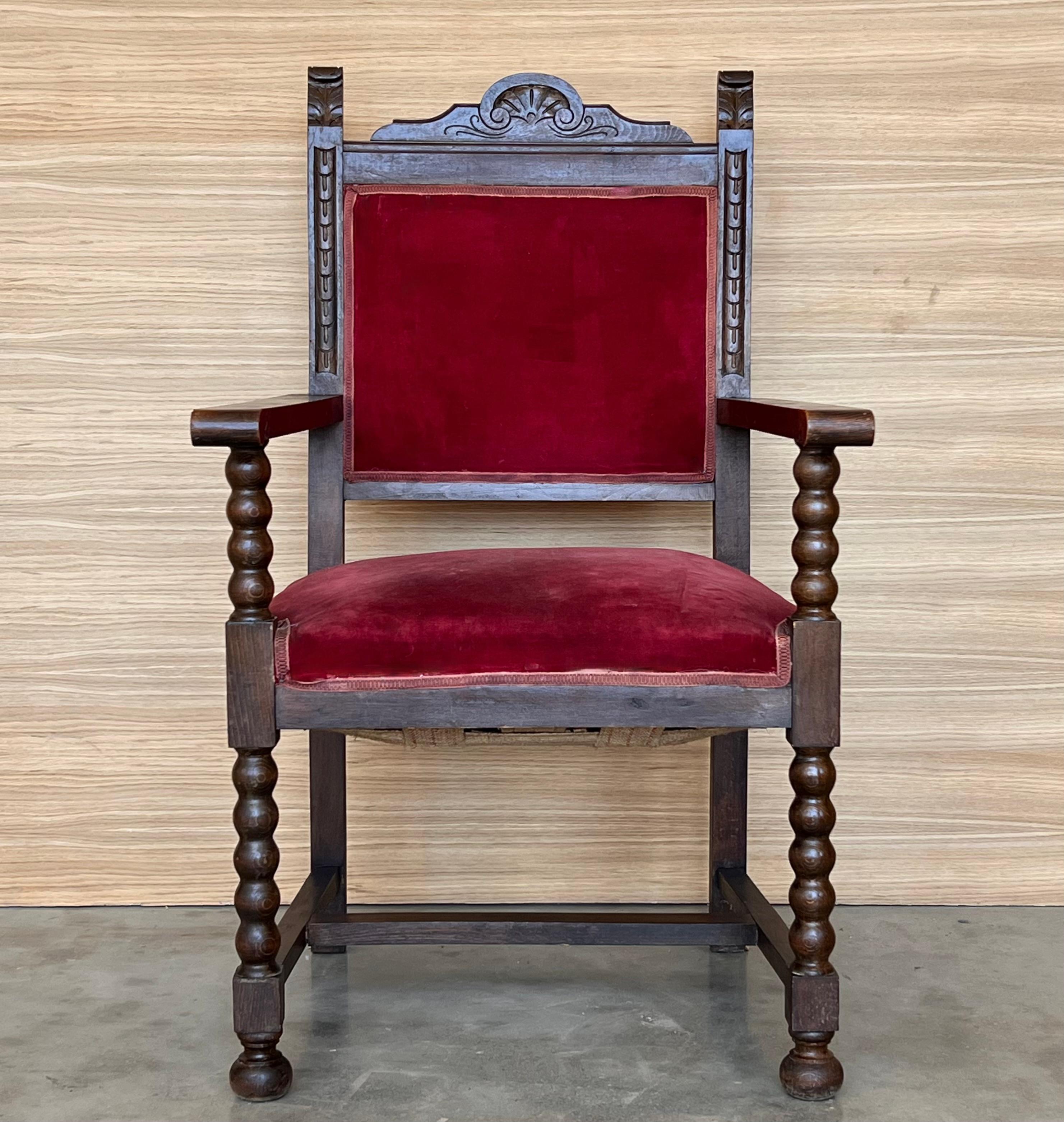 Geschnitzter spanischer Kolonial-Altarsessel des 19. Jahrhunderts mit roter Velve-Sitz und Rückenlehne (Spanisch Kolonial) im Angebot