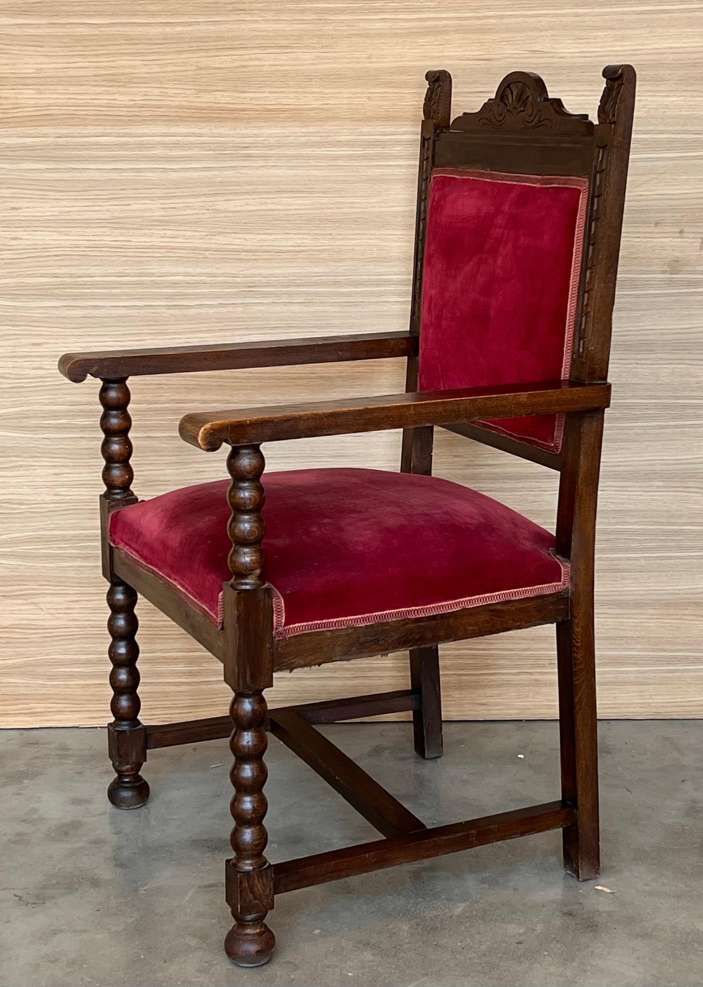 Geschnitzter spanischer Kolonial-Altarsessel des 19. Jahrhunderts mit roter Velve-Sitz und Rückenlehne im Zustand „Gut“ im Angebot in Miami, FL