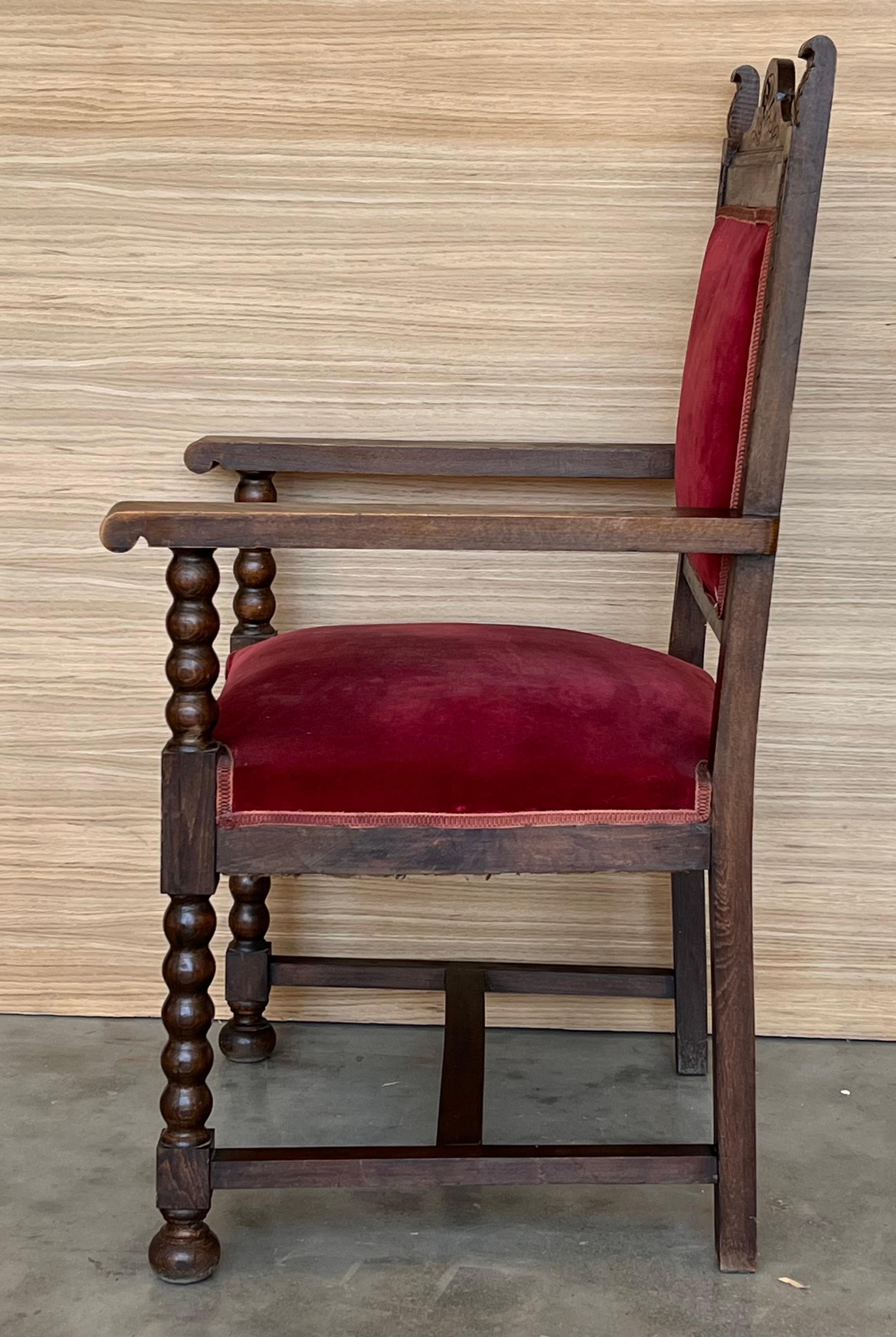 Geschnitzter spanischer Kolonial-Altarsessel des 19. Jahrhunderts mit roter Velve-Sitz und Rückenlehne (Walnuss) im Angebot