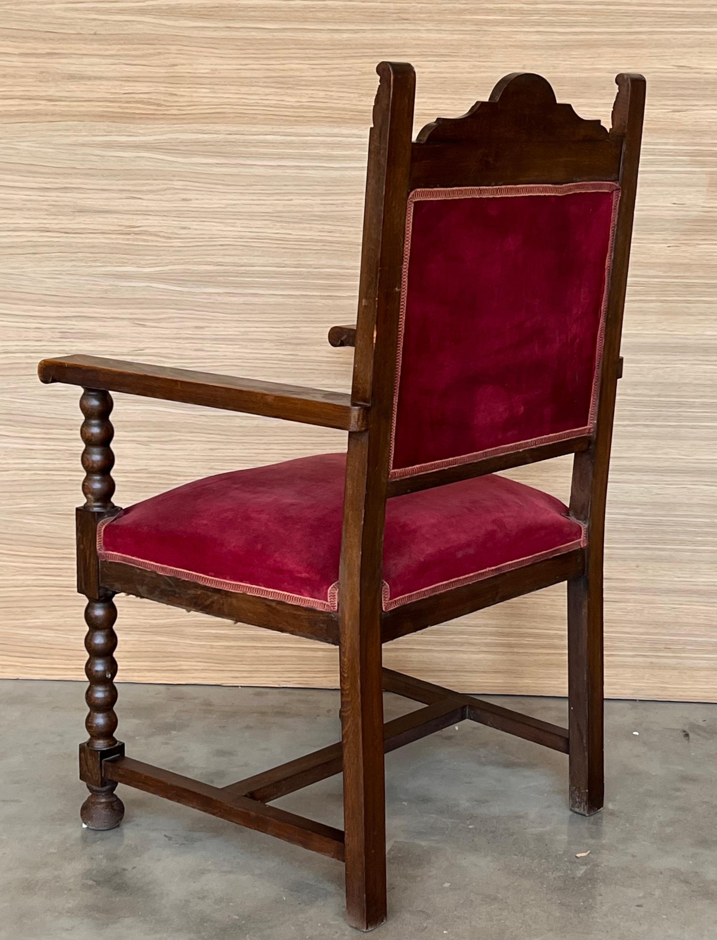 Geschnitzter spanischer Kolonial-Altarsessel des 19. Jahrhunderts mit roter Velve-Sitz und Rückenlehne im Angebot 2