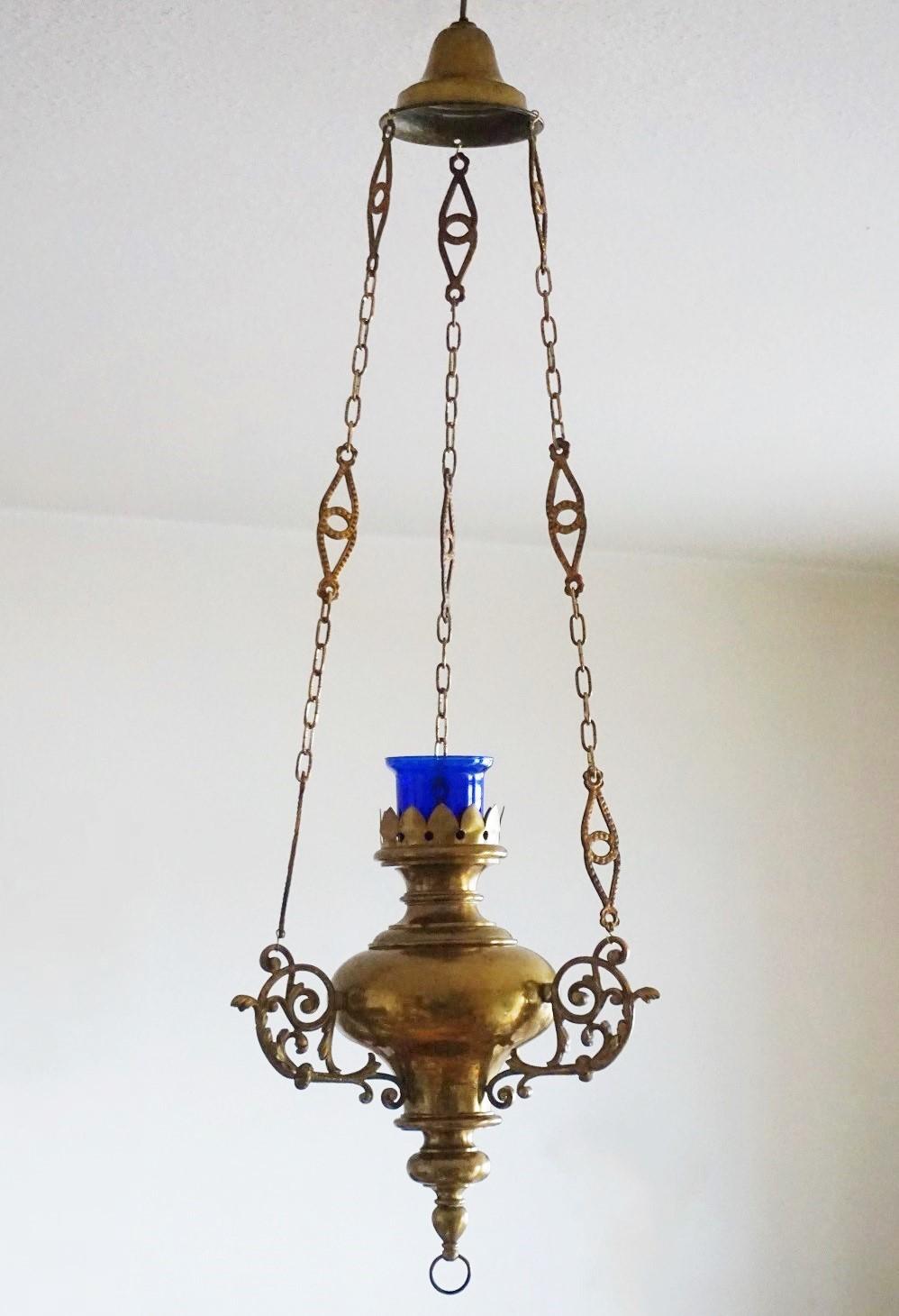 Colonial style brass and bronze hanging church sanctuary lamp with cobalt blue candleholder, Spain, circa 1850-1870.
Dimensions:
Height 34 in (86 cm)
Width/depth 10 in (25 cm).
  