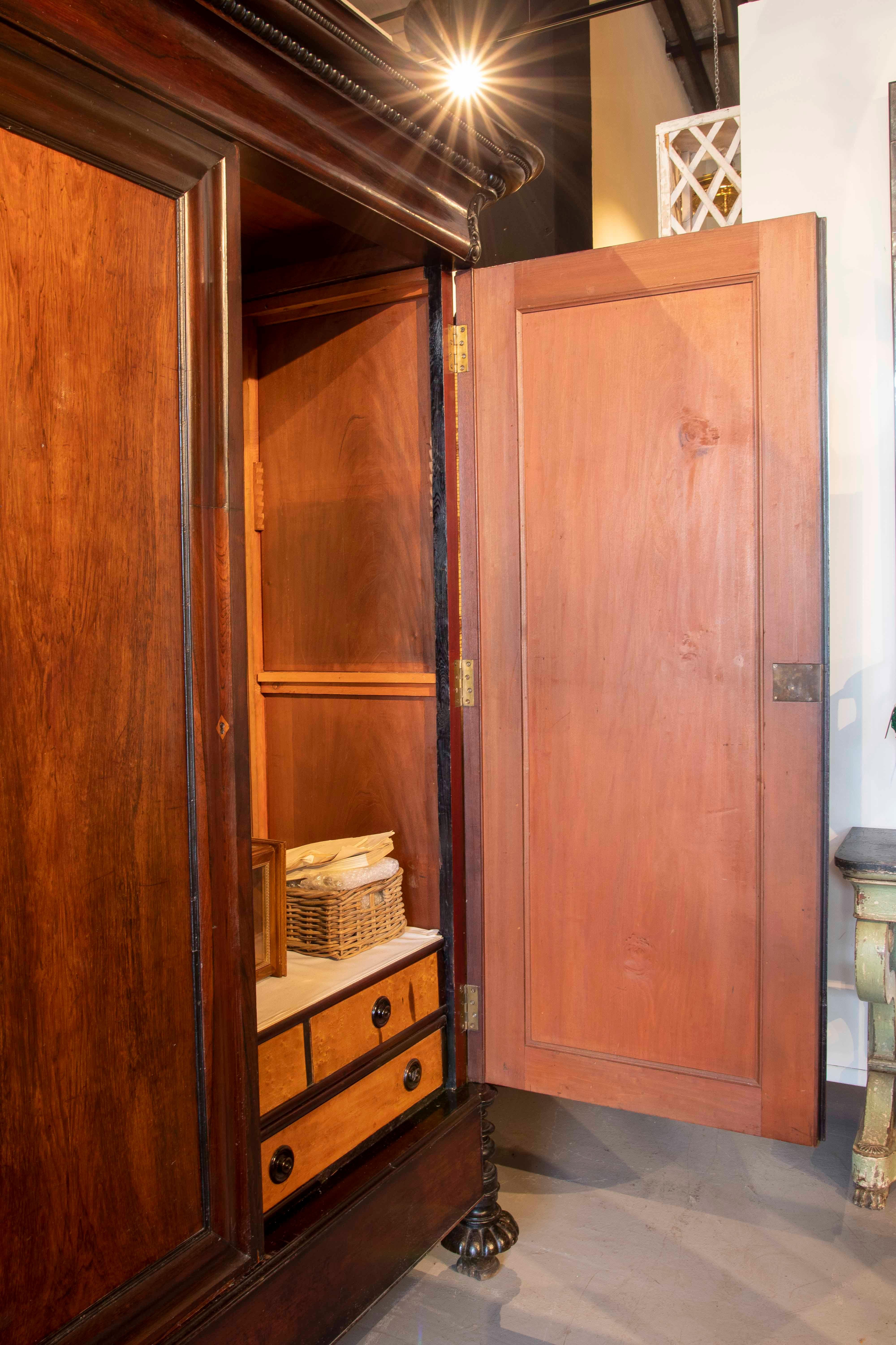 19th Century Spanish Cupboard with Doors and Drawers in Rosewood and Lemonwood In Good Condition For Sale In Marbella, ES