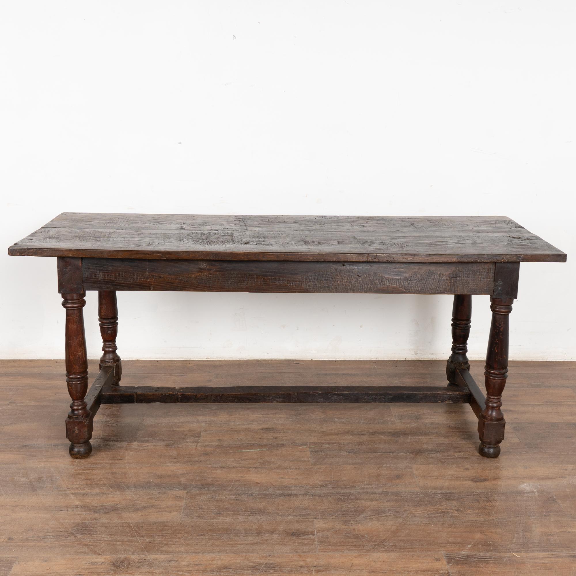 Colonial espagnol Table console espagnole en noyer foncé du 19e siècle en vente
