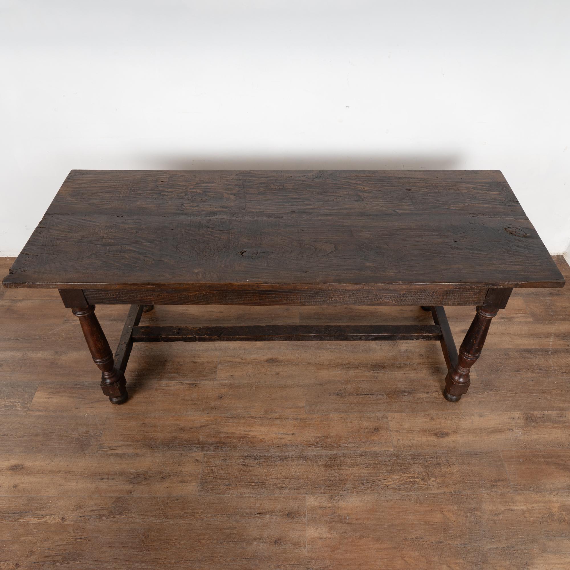 Espagnol Table console espagnole en noyer foncé du 19e siècle en vente