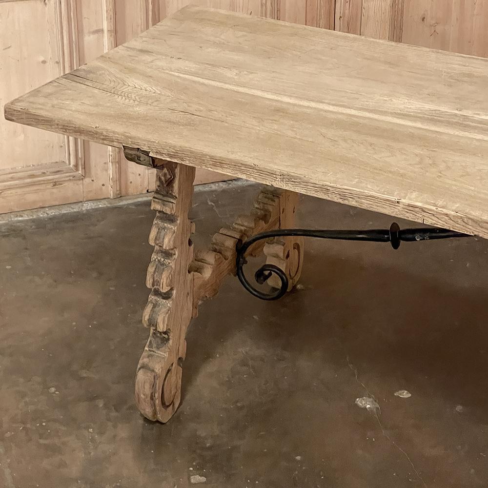 19th Century Spanish Dining Table in Stripped Oak For Sale 8