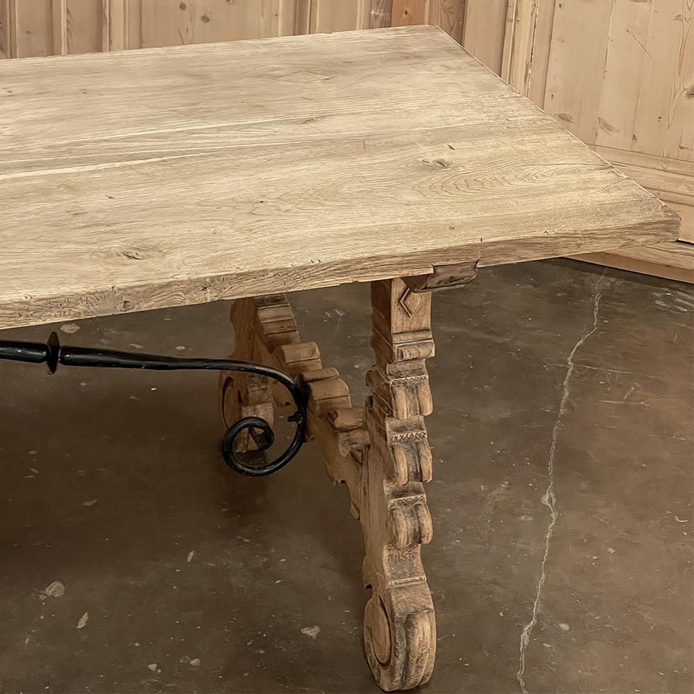 19th Century Spanish Dining Table in Stripped Oak For Sale 9