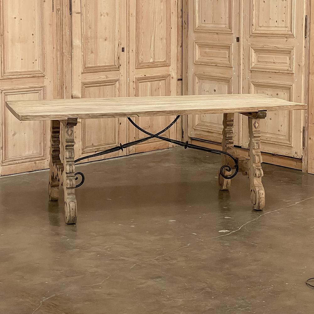 19th Century Spanish Dining Table in Stripped Oak For Sale 10