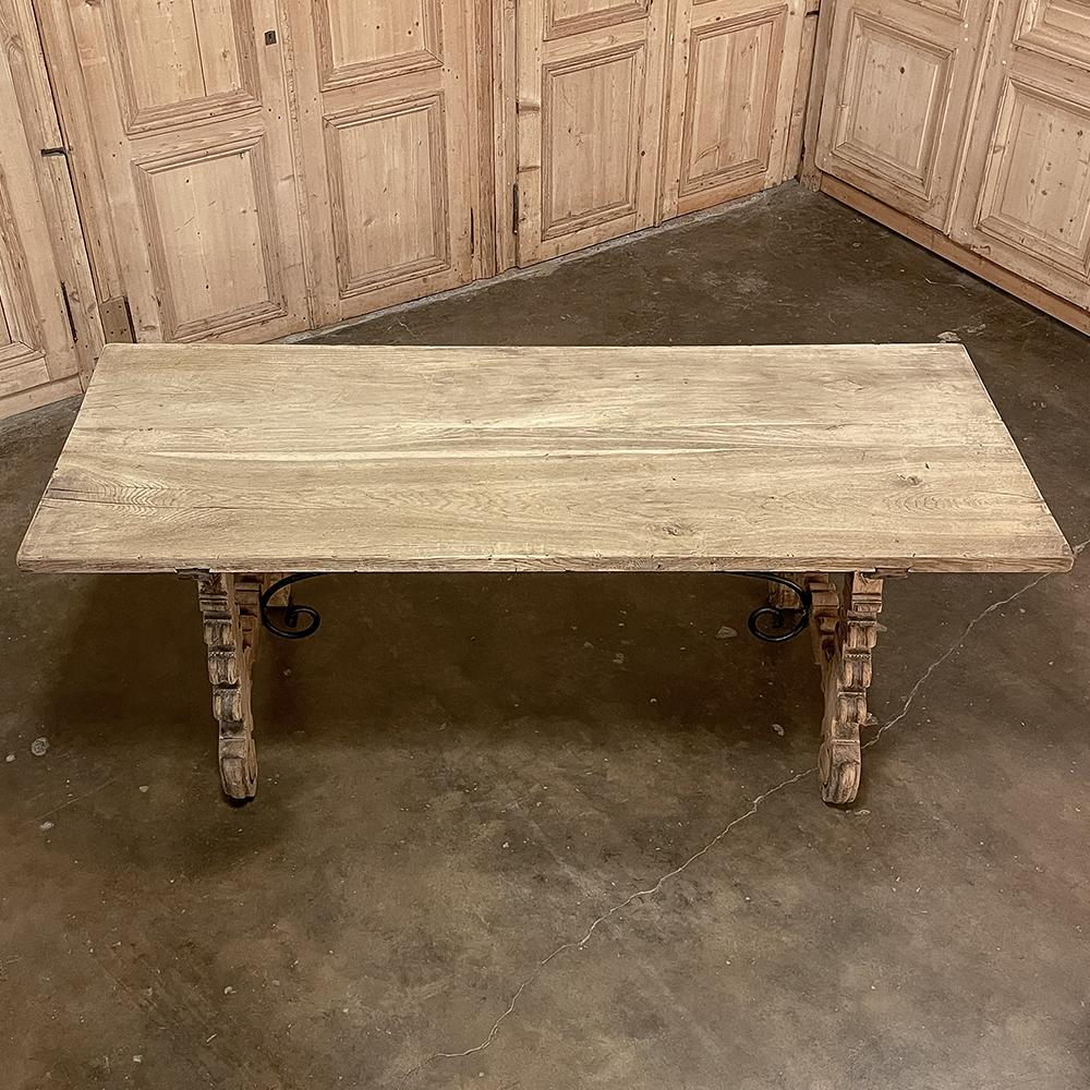 19th Century Spanish Dining Table in Stripped Oak In Good Condition For Sale In Dallas, TX